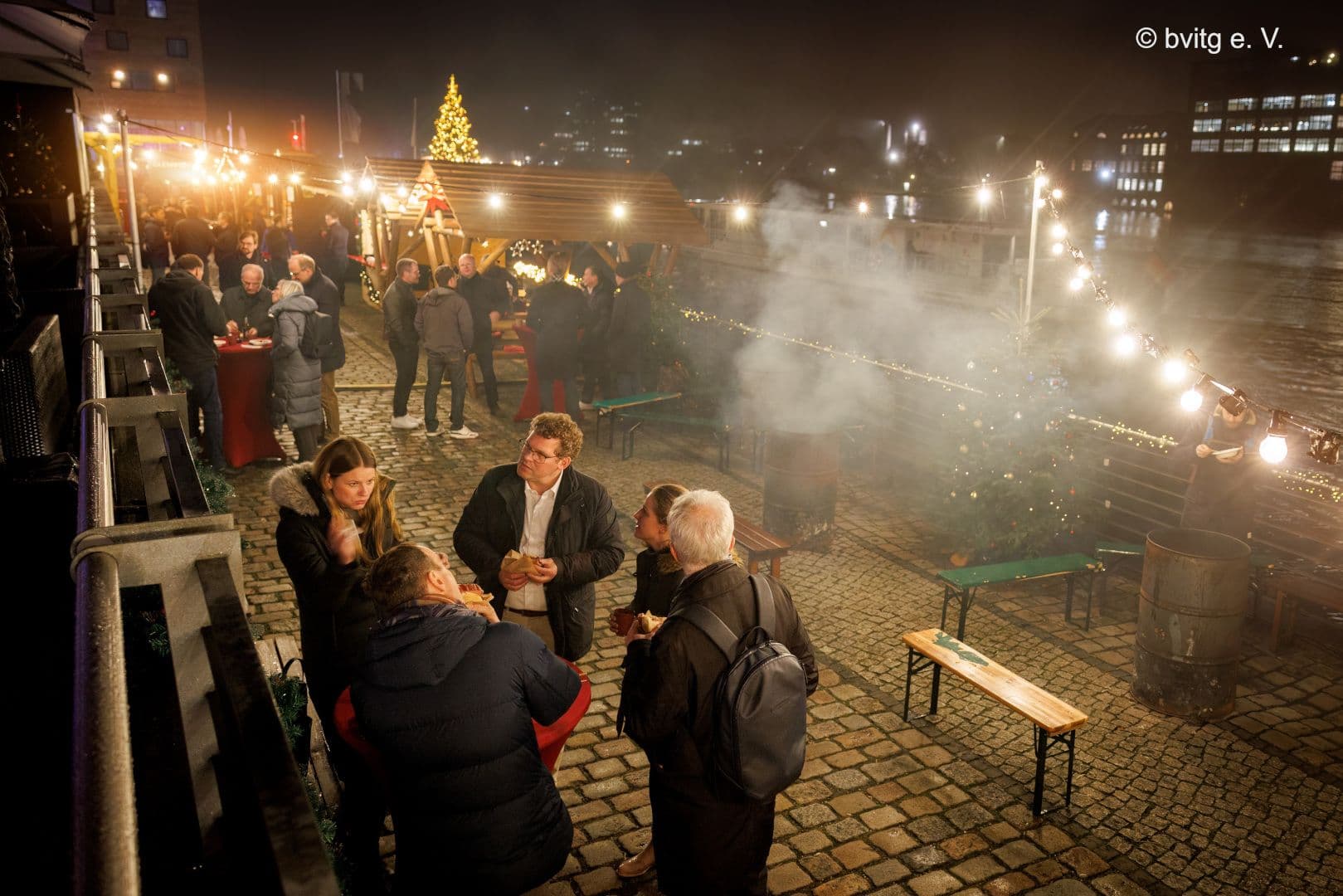 Ein kleiner, feiner Weihnachtsmarkt des bvitg am Spreeufer