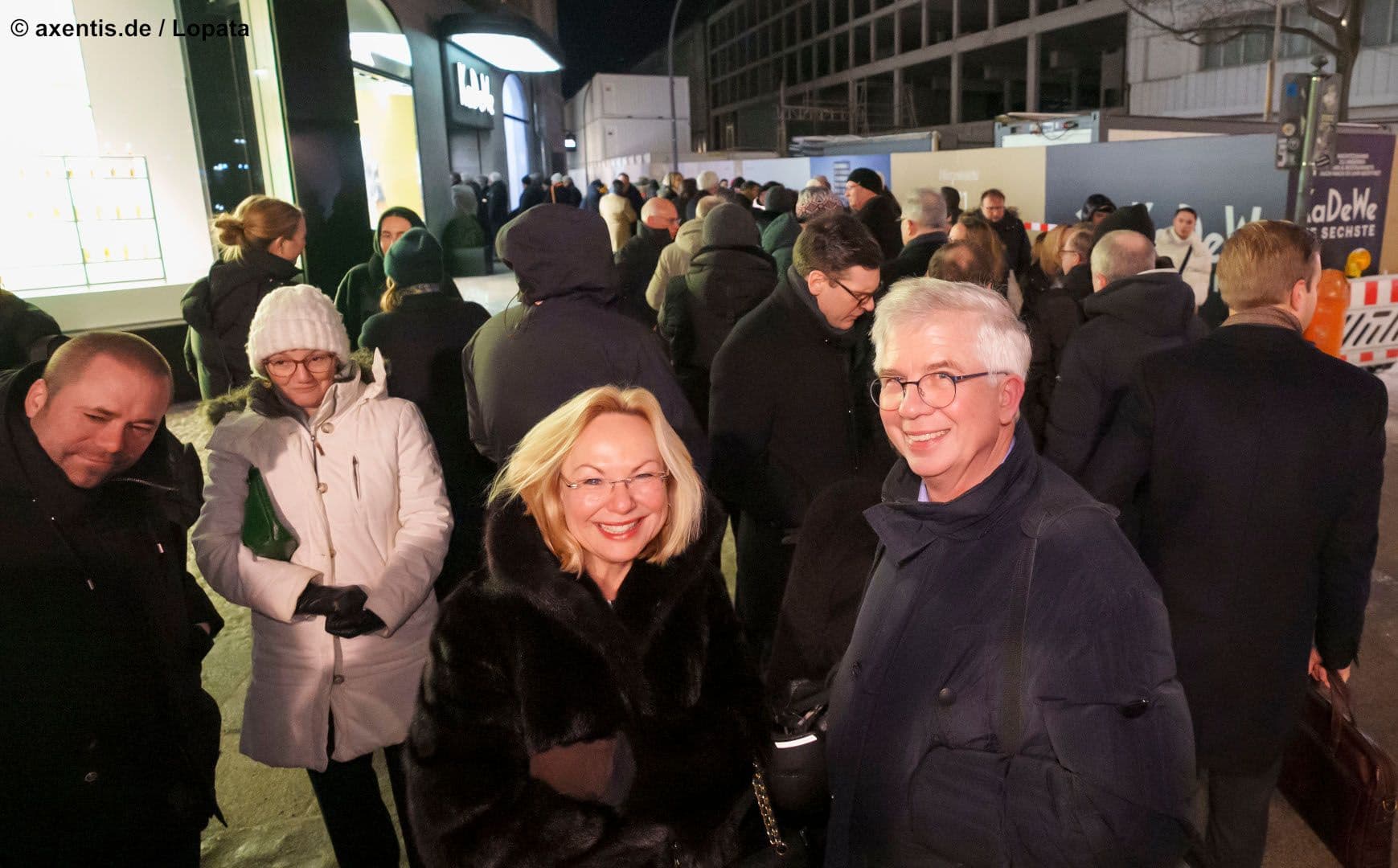 Ausharren in der Kälte müssen auch Petra Reis-Berkowicz (KBV) und Andrew Ullmann MdB (FDP)