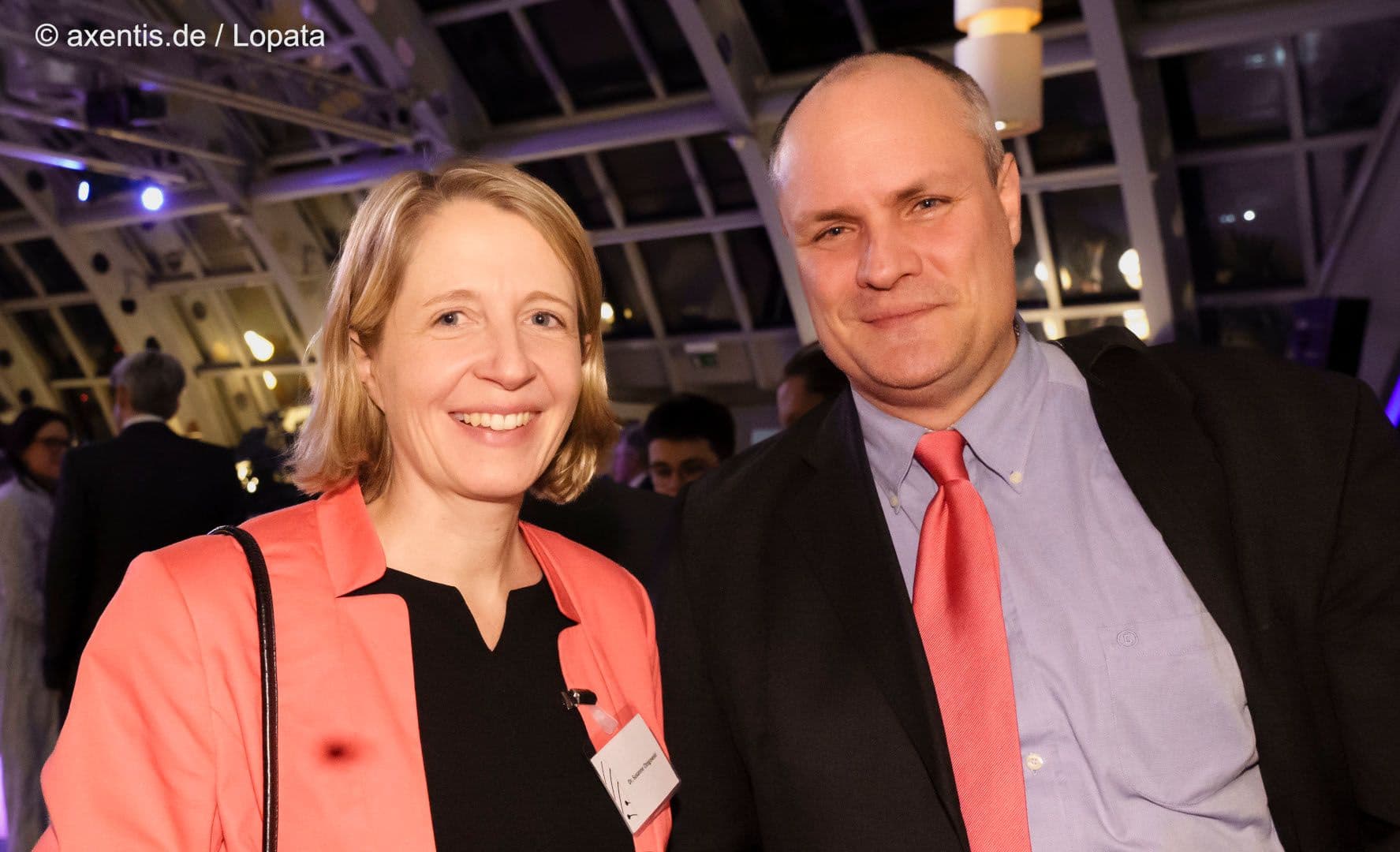Susanne Ozegowski (BMG) mit Tjarko Schröder (Hausärztinnen- und Hausärzteverband)