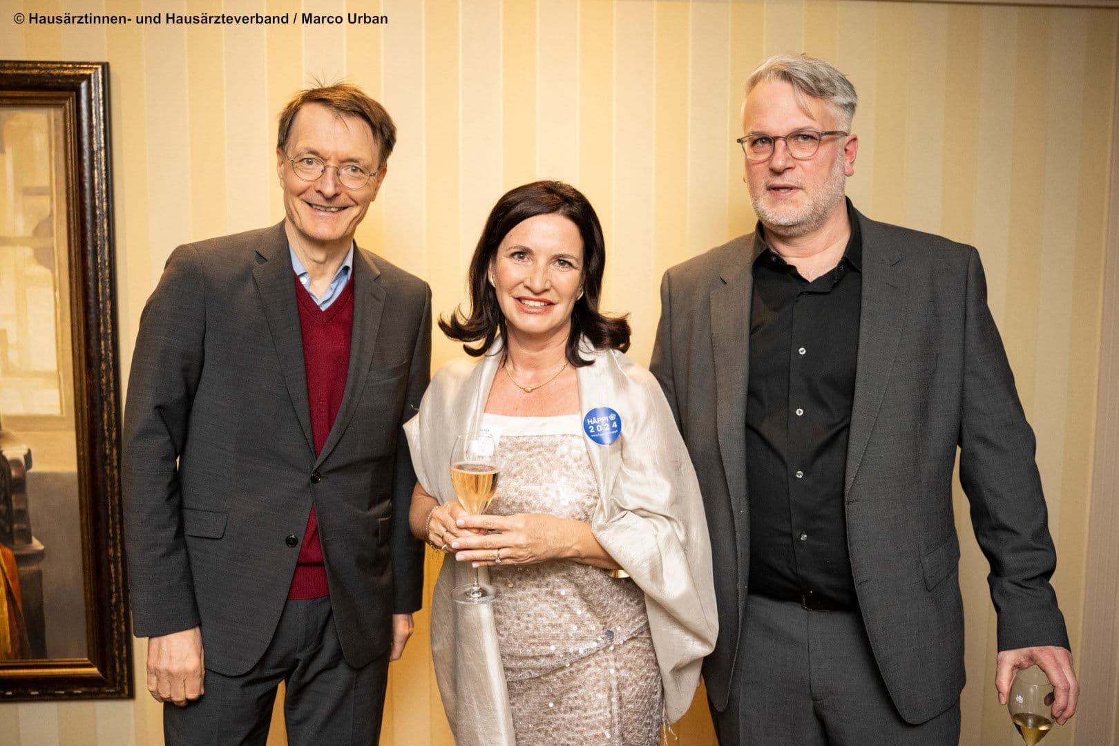 Gruppenbild mit Dame: Bundesgesundheitsminister Karl Lauterbach, Nicola Buhlinger-Göpfarth, Markus Beier (beide Hausärztinnen- und Hausärzteverband) (v.l.n.r.)
