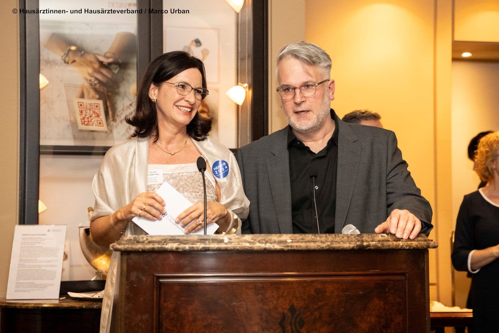 Ein Dreamteam sind die beiden Bundesvorsitzenden des Hausärztinnen- und Hausärzteverbandes: Nicola Buhlinger-Göpfarth und Markus Beier bei ihrer Eröffnungsrede.