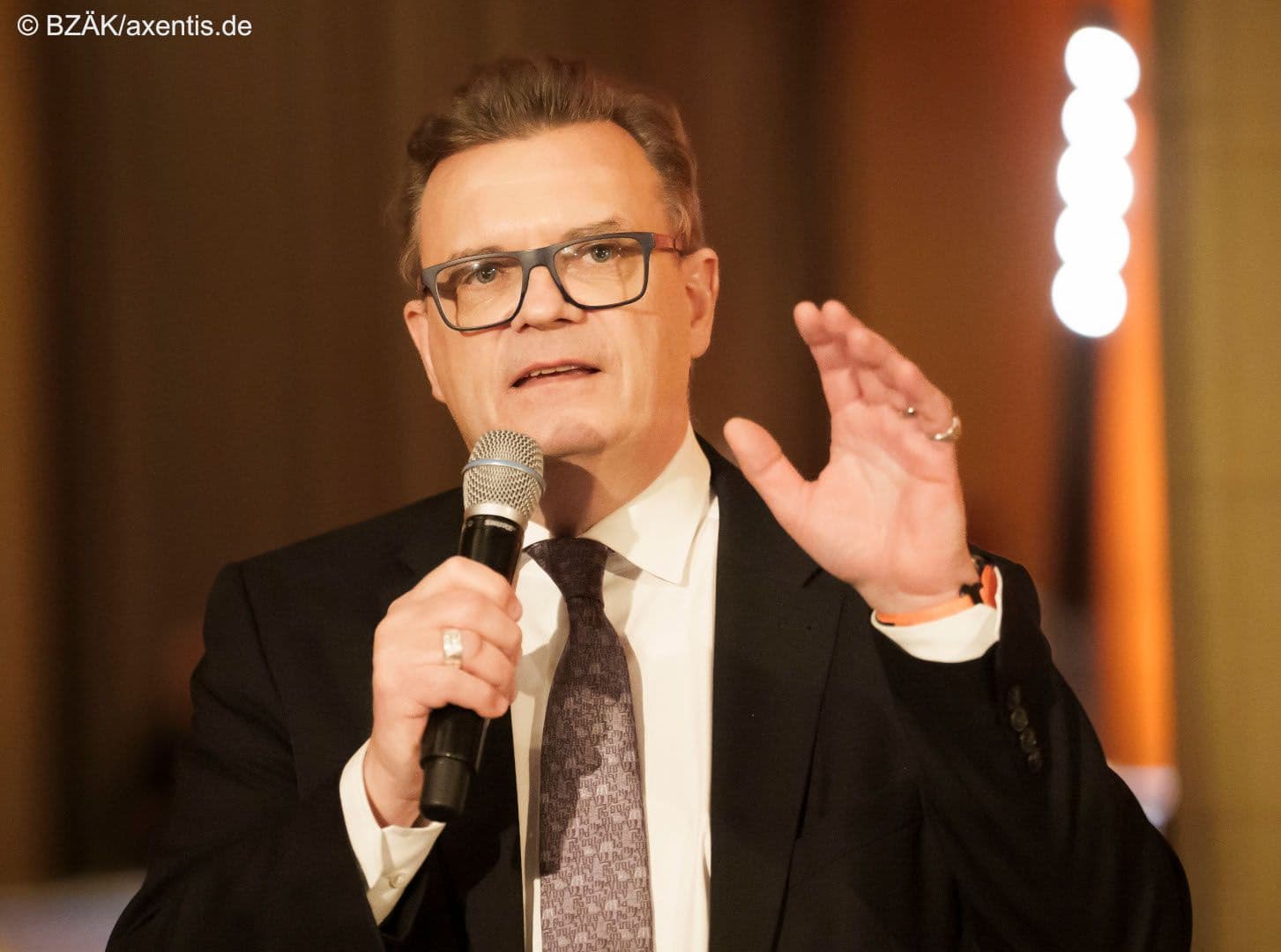 Christoph Benz, Präsident der Bundesärztekammer, spricht als erster.
