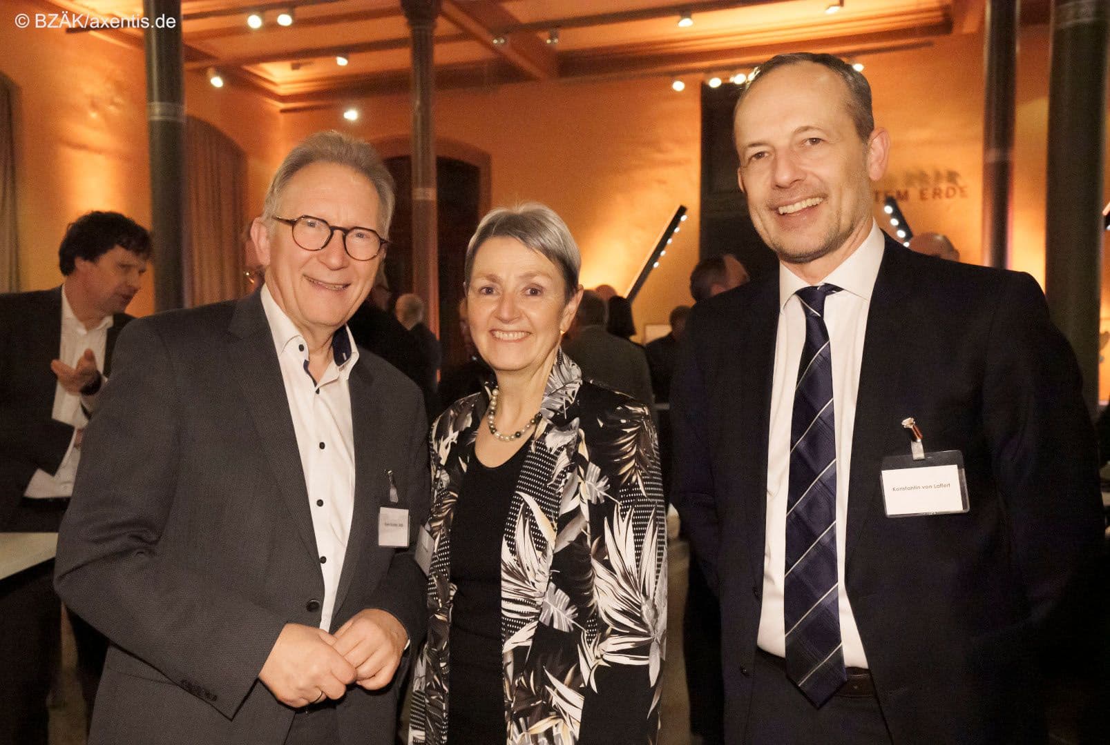 Erwin Rüddel MdB (CDU), Ute Maier (KZBV), Konstantin von Laffert (Bundeszahnärztekammer) (v.l.n.r.)