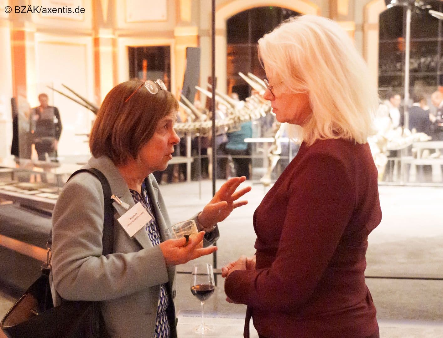 Austausch zwischen Grünen-Politikerinnen: Brandenburgs Gesundheitsministerin Ursula Nonnenmacher (l.), Kirsten Kappert-Gonther MdB