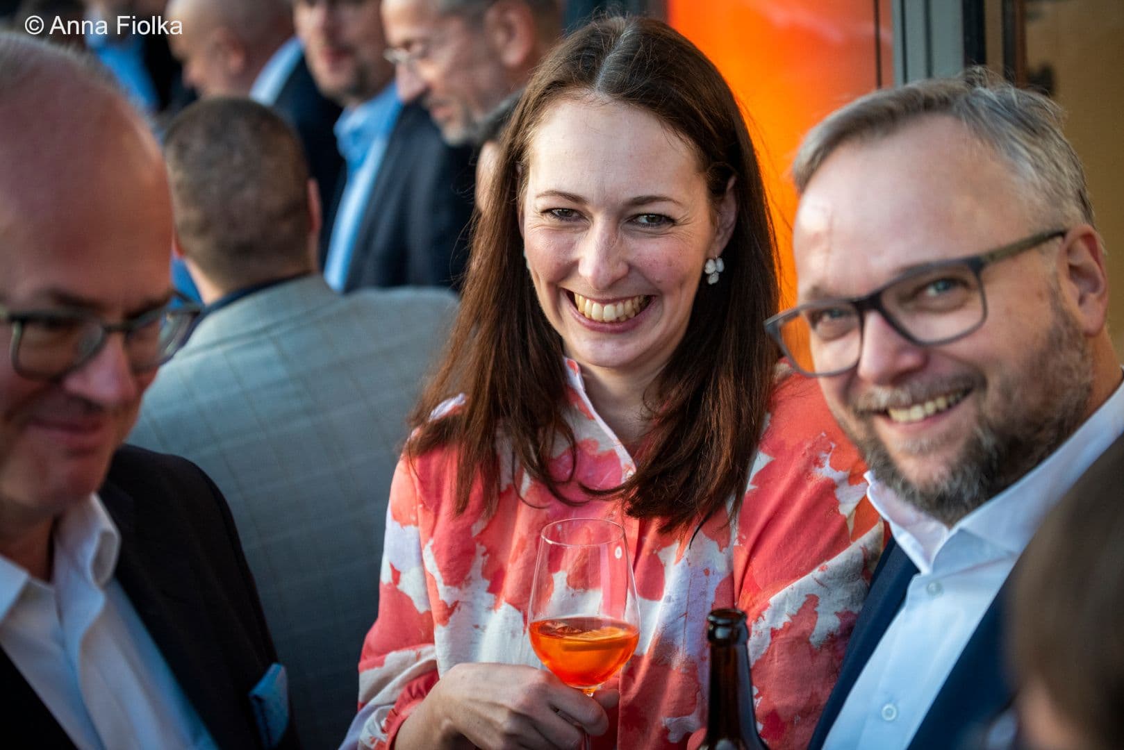 Zwei ehemalige Kollegen haben Spaß: Ann Hillig (IKK gesund plus) und Clemens Kuhne (MSD), links Gerd Kräh (Lilly)