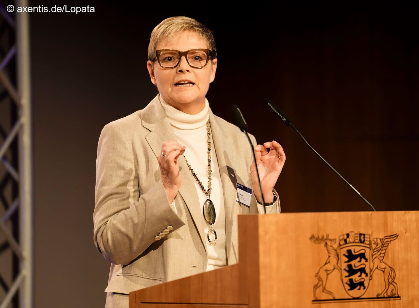 BMG-Staatssekretärin Sabine Dittmar geht auf die Forderungen der Zahnärzte ein.