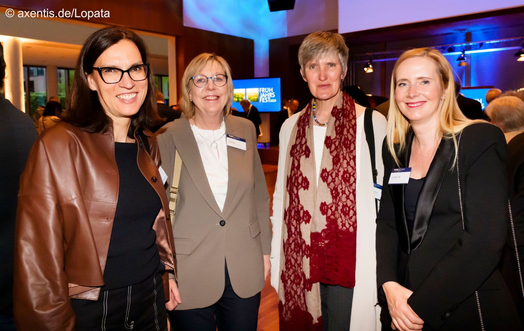 Damenrunde mit Sybille Steiner (KBV), Ulrike Elsner (vdek), Karen Walkenhorst (TK), Rebecca Otto (Dentista) (v.l.n.r.)