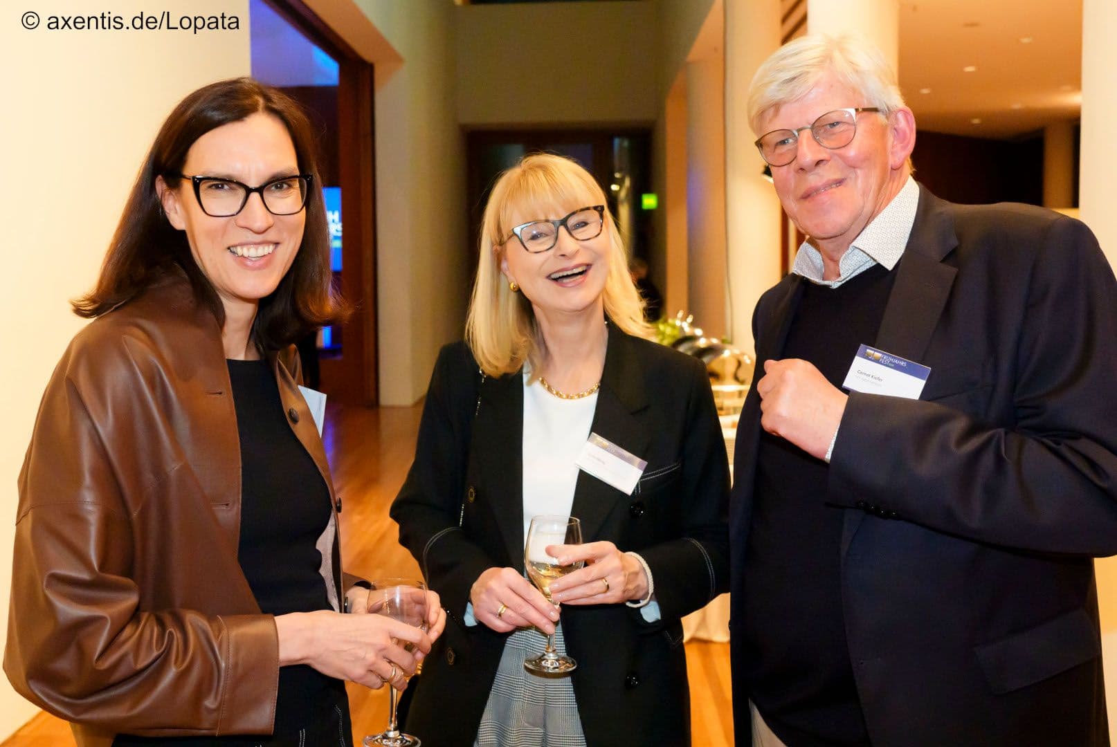 Gute Laune bei Sybille Steiner (KBV), Karin Maag (G-BA) und Gernot Kiefer (GKV-Spitzenverband) (v.l.n.r.)