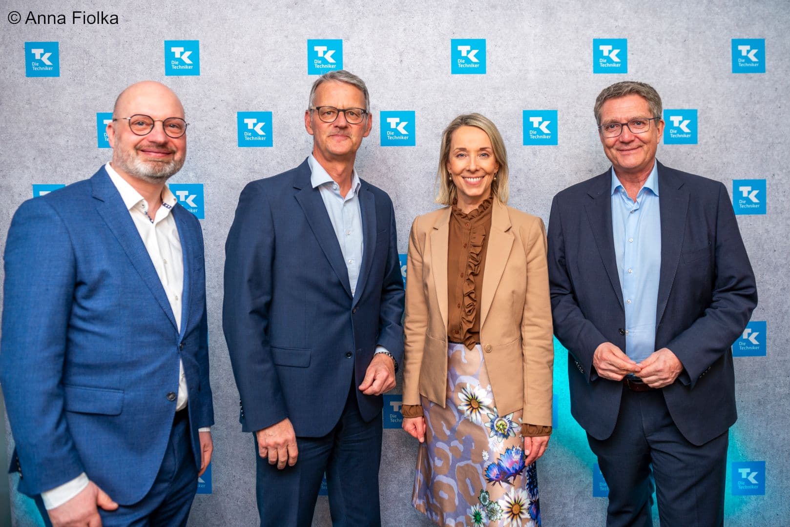 Gruppenbild mit Gerald Gaß (DKG) (2.v.l.) und Stefanie Stoff-Ahnis (GKV-Spitzenverband), Dirk Engelmann (l.) sowie Thomas Ballast (beide TK) (r.)