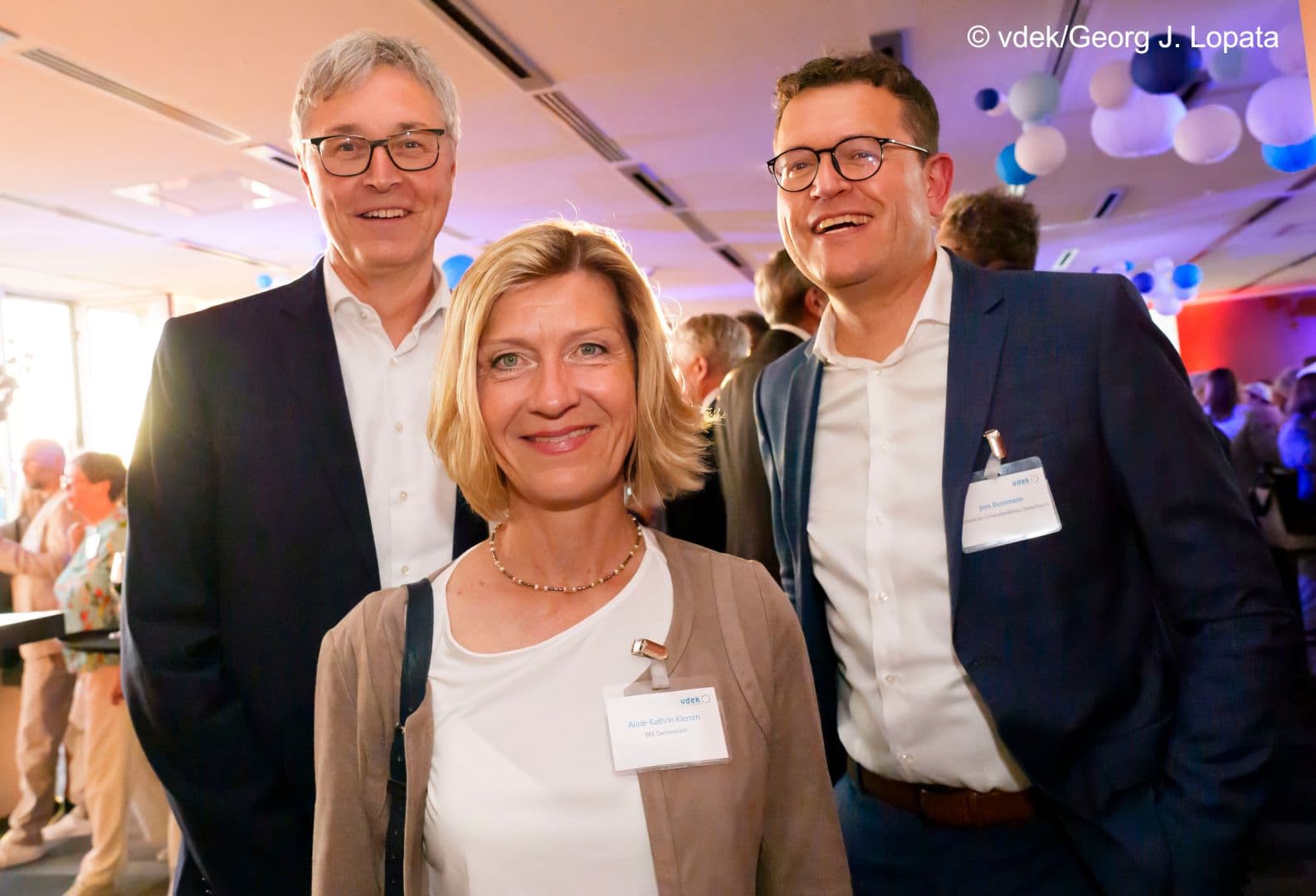 Gruppenbild mit Vorstandsdame: Jürgen Graalmann (Die Brückenköpfe), Anne-Katrin Klemm (BKK DV), Jens Bussmann (VUD) (v.l.n.r.)