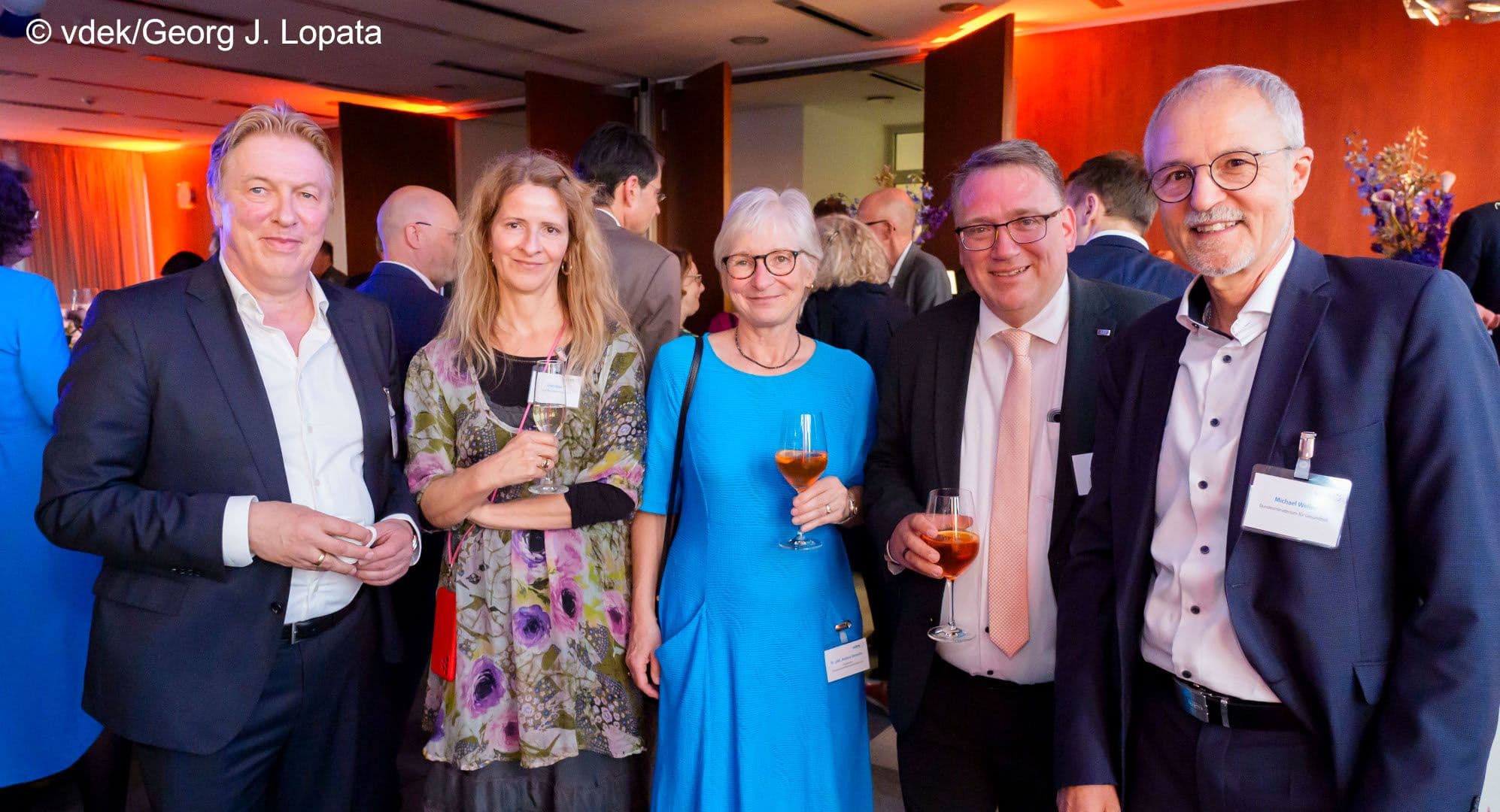 BMG mit Psychotherapeuten-Riege: Gebhard Hentschel (DPtV), Ulrike Böker (bvvp), Andrea Benecke (BPtK), Matthias Heinicke (bvvp), Michael Weller (BMG) (v.l.n.r.)