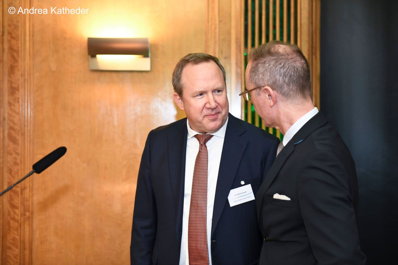Martin Fench (Daiichi Sankyo) (l.) mit BMG-Staatssekretär Thomas Steffen