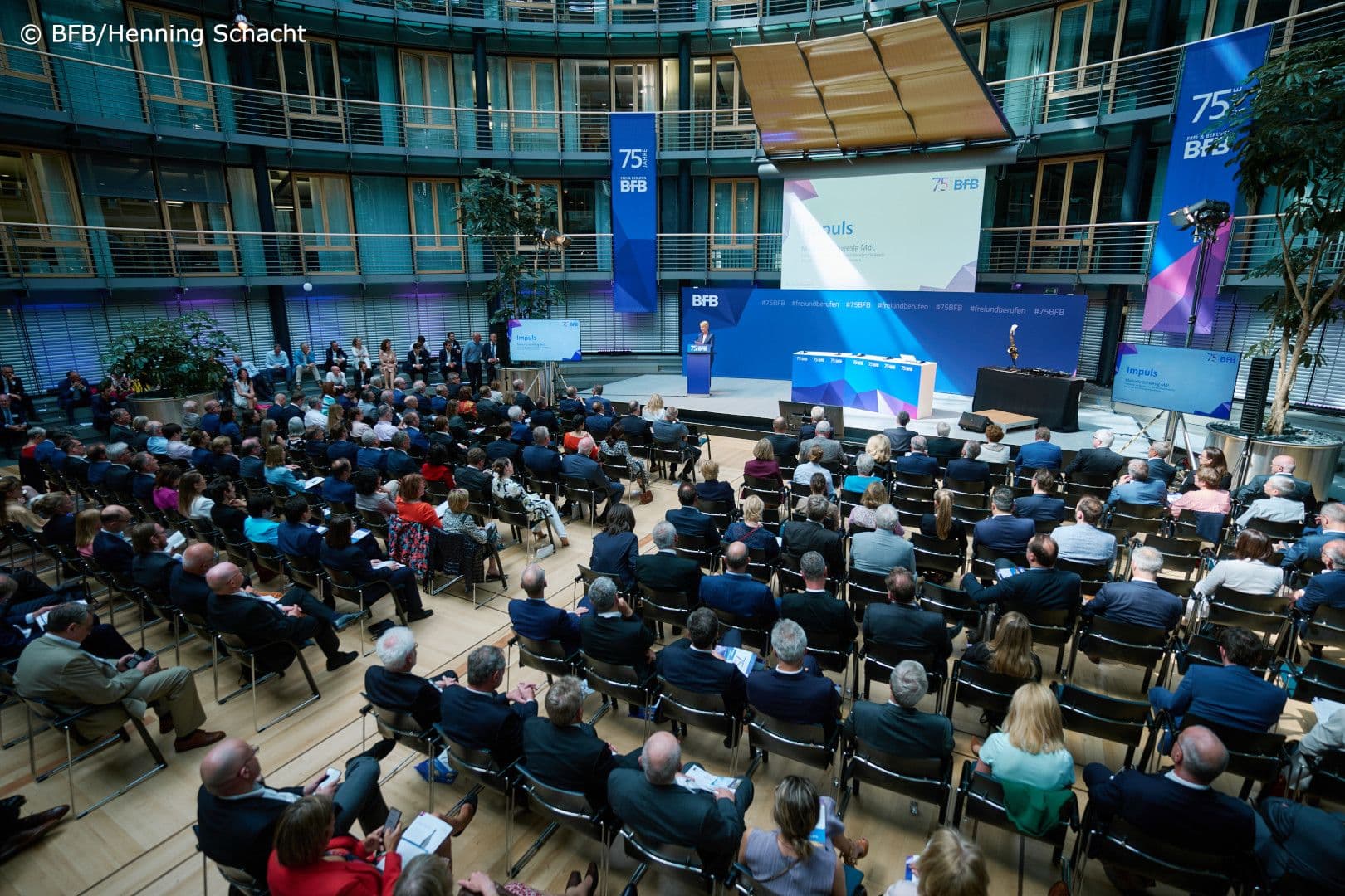 Volles Haus bei der Jubiläumsfeier des Bundesverbandes der Freien Berufe