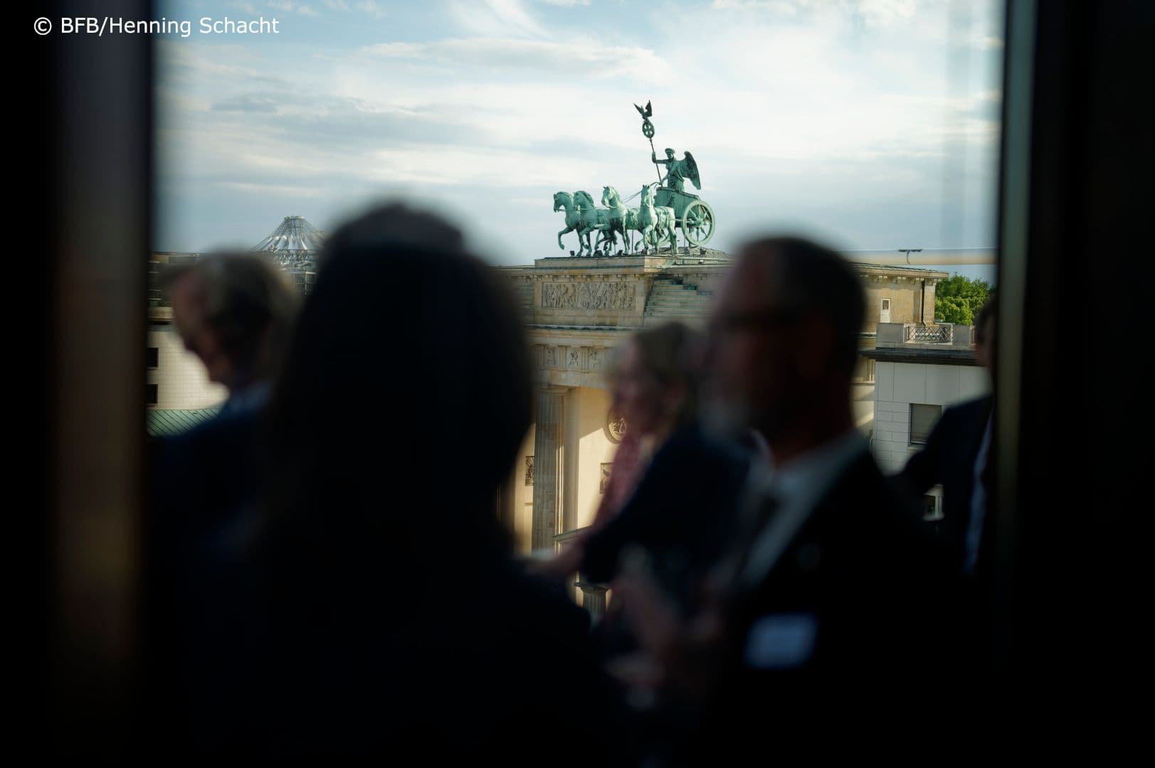 Grandioser Blick aus dem Allianz-Forum auf das Brandenburger Tor