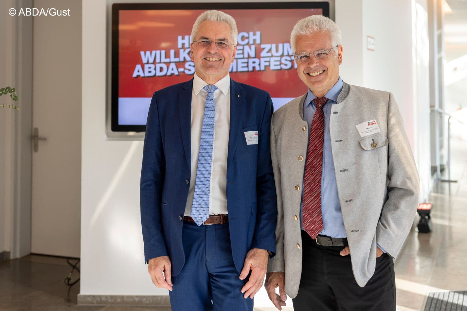 Gut gelaunte Gastgeber: Hans-Peter Hubmann (l.) und Thomas Benkert (beide ABDA)