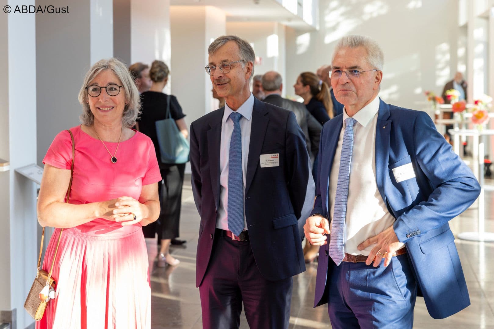 Gabriele Regina Overwiening mit Sebastian Schmitz und Hans-Peter Hubmann (alle ABDA) (v.l.n.r.)