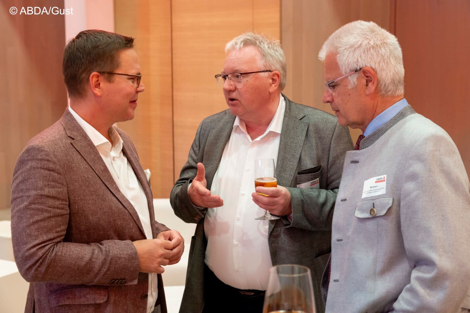 Tino Sorge MdB (CDU), Mathias Arnold, Thomas Benkert (beide ABDA) (v.l.n.r.)