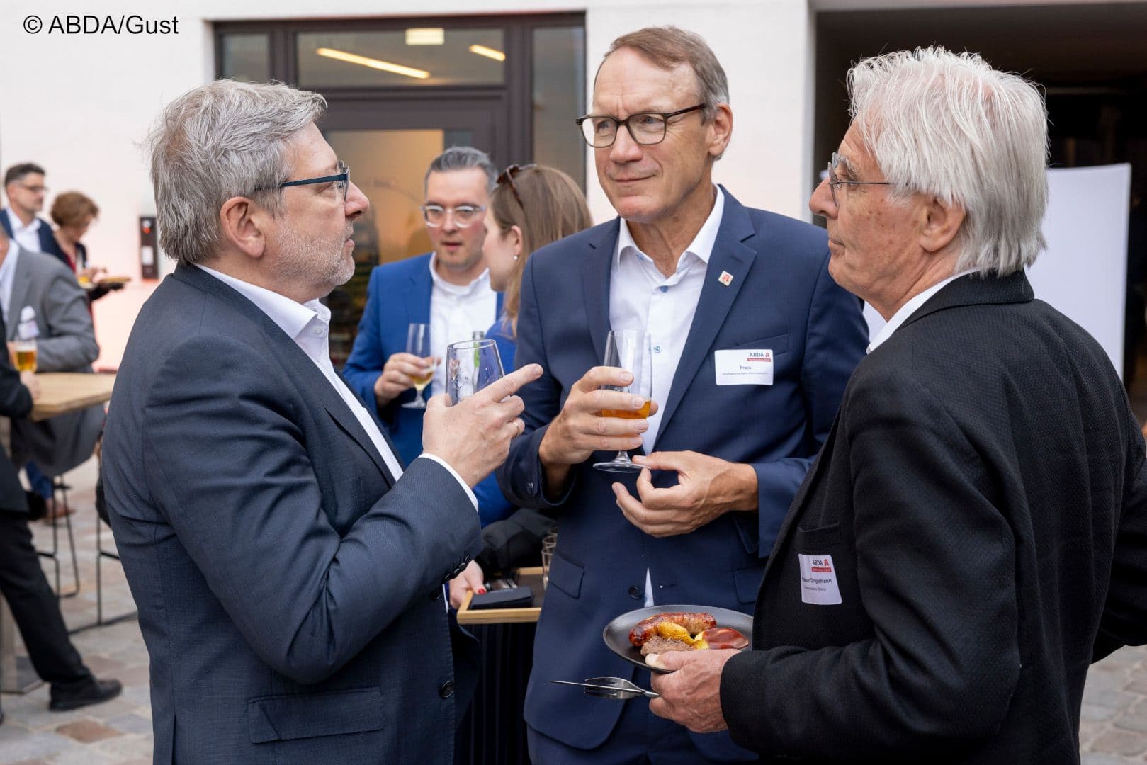 Dirk Heidenblut MdB (SPD), Thomas Preis (Apothekerverband Nordrhein), „Emeritus“ Theodor Dingermann (Pharmazeutische Zeitung) (v.l.n.r.)