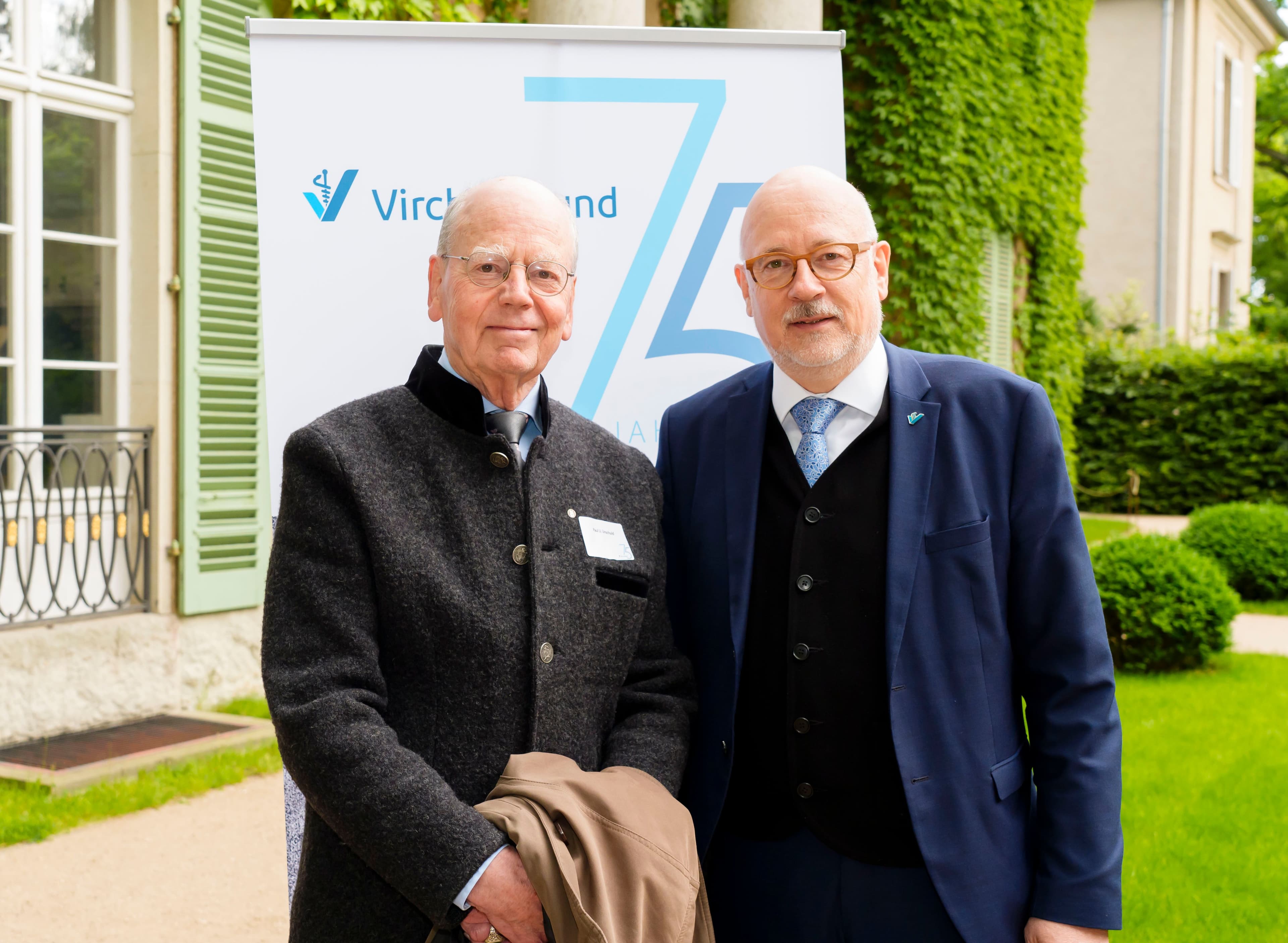 Medizinhistoriker Paul Unschuld (l.) mit Dirk Heinrich (Virchowbund)