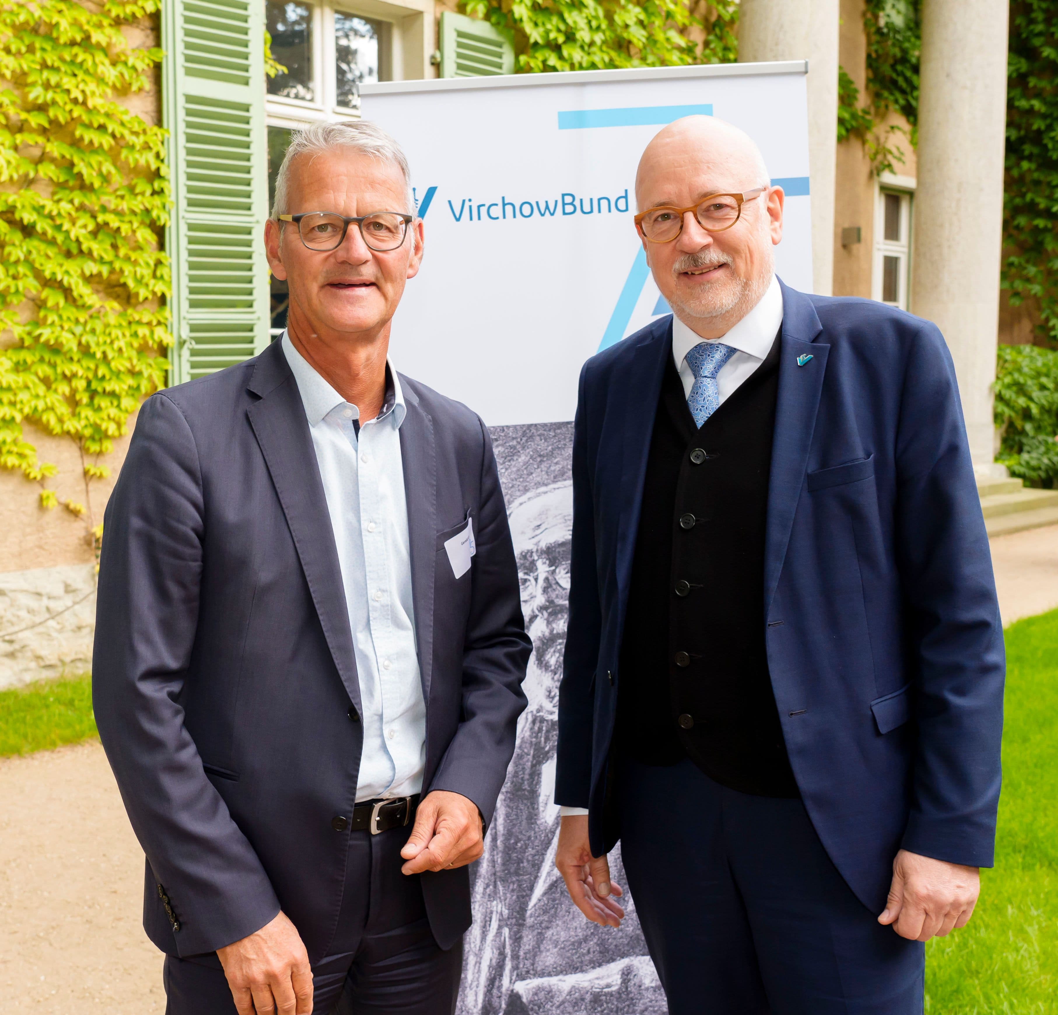 Gerald Gaß (DKG) (l.) mit Dirk Heinrich (Virchowbund)