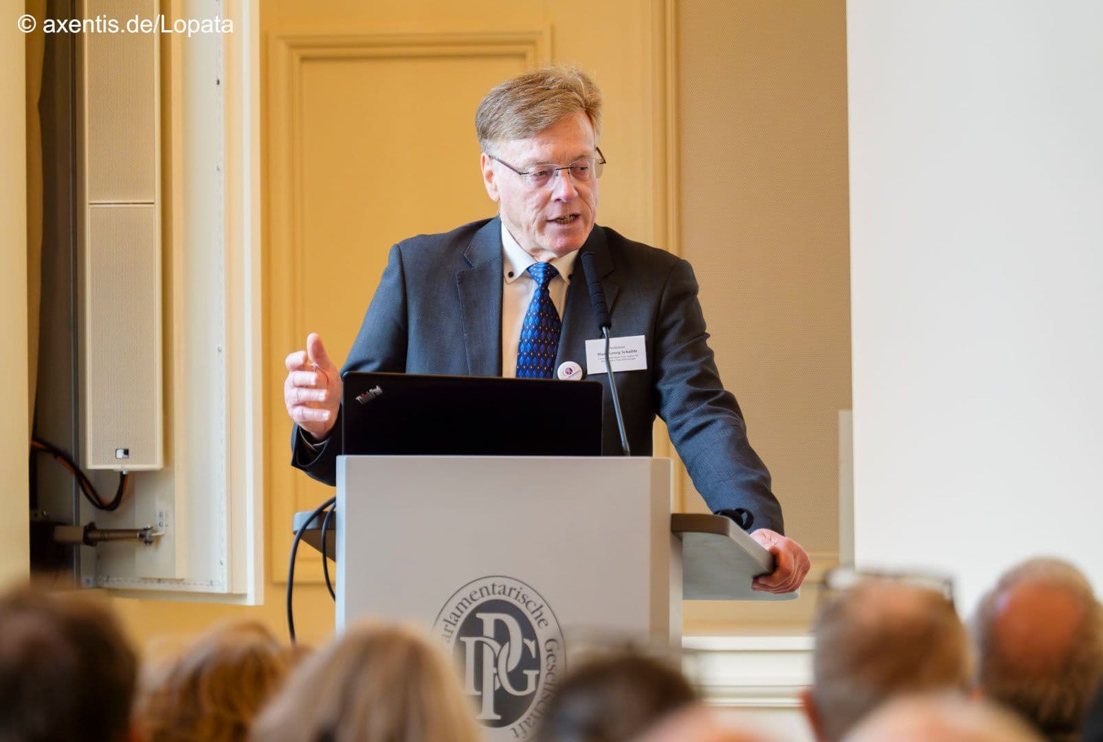 Der Präsident der Deutschen Schmerzgesellschaft, Hans-Georg Schaible, bei seiner Begrüßungsrede