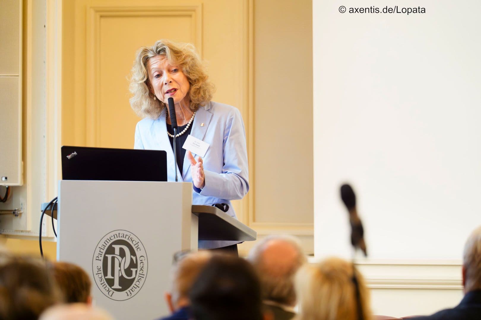 Iris Hauth (Gesundheitsstadt Berlin) verweist auf die Bedeutung der Gesundheitsförderung.
