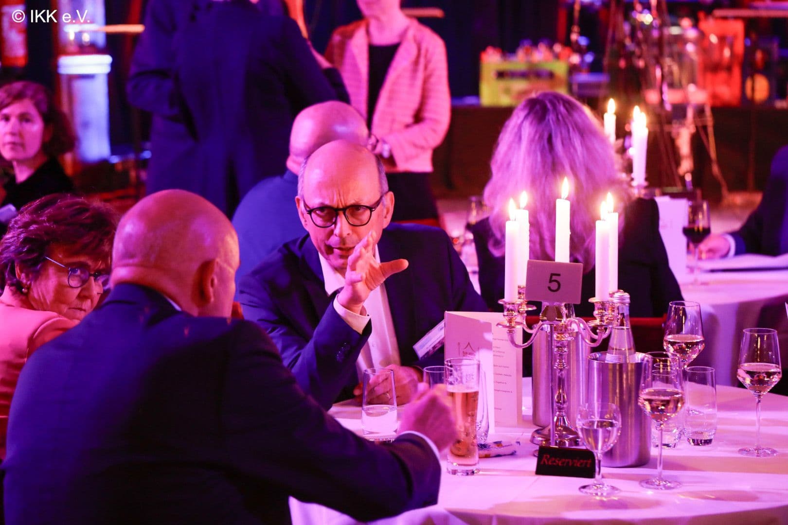 Johannes Nießen (Errichtungsbeauftragter BIPAM) (r.) mit Ute Teichert (BMG) (M.) und Dietrich Monstadt MdB (CDU) (l.)