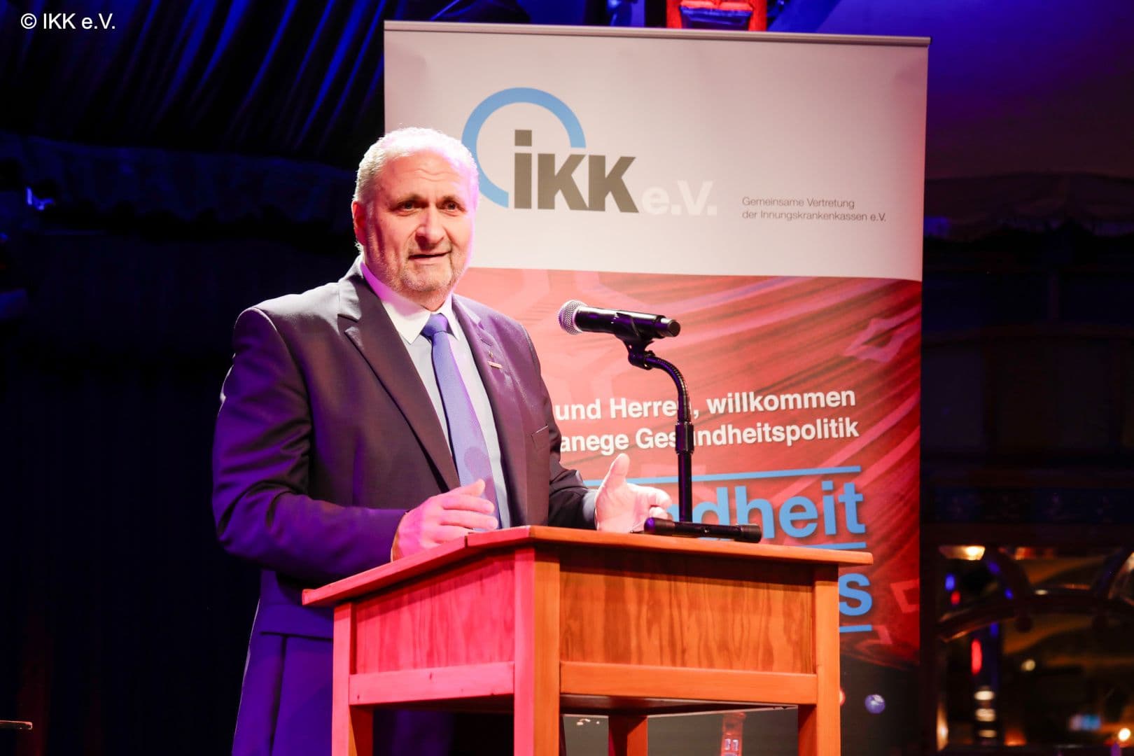 Hans Peter Wollseifer, Vorstandsvorsitzender des IKK e.V., bei seiner Begrüßungsrede