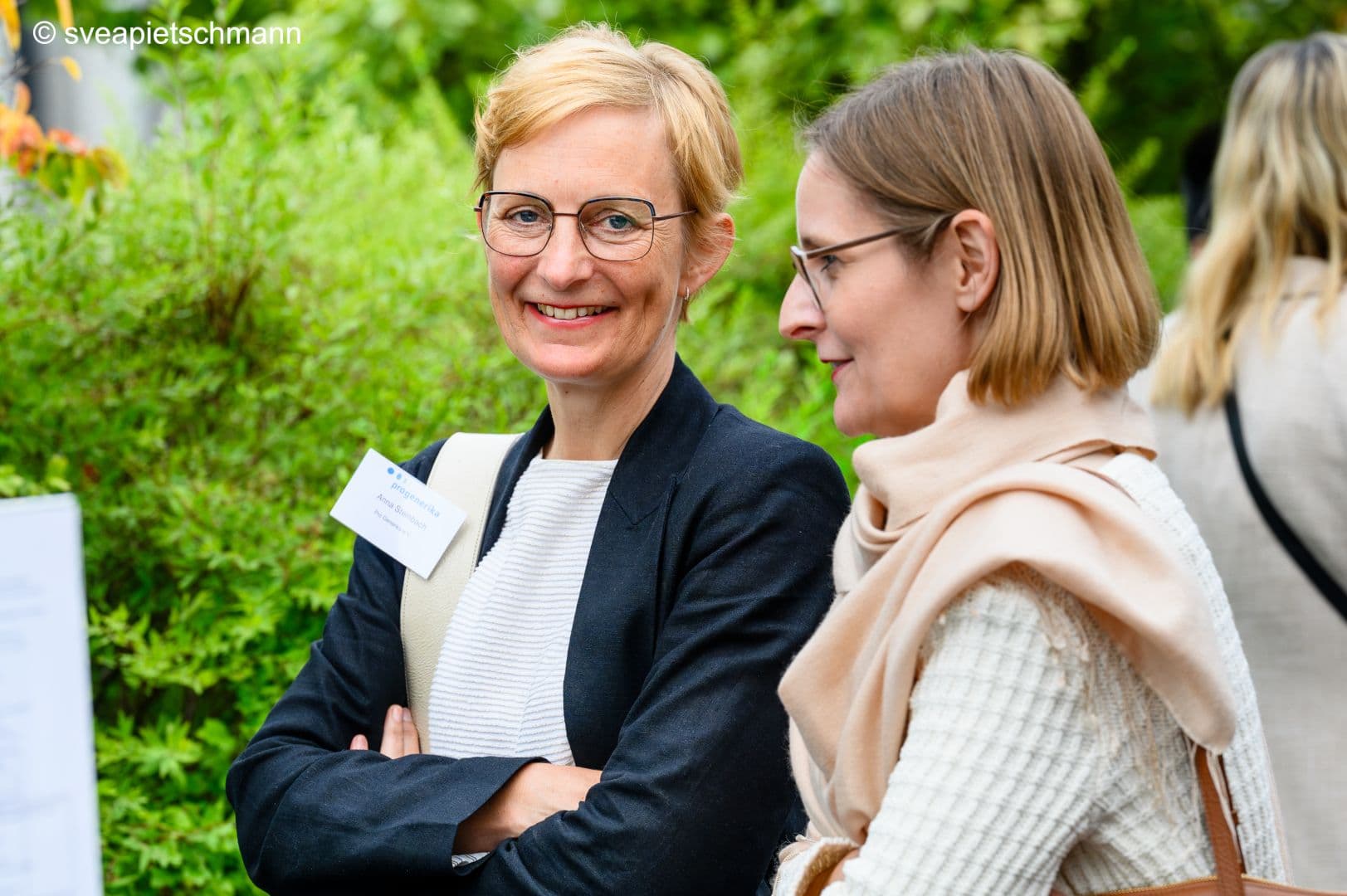 Anna Steinbach (Pro Generika) (l.)
und Susanne Lamminger (Sandoz)