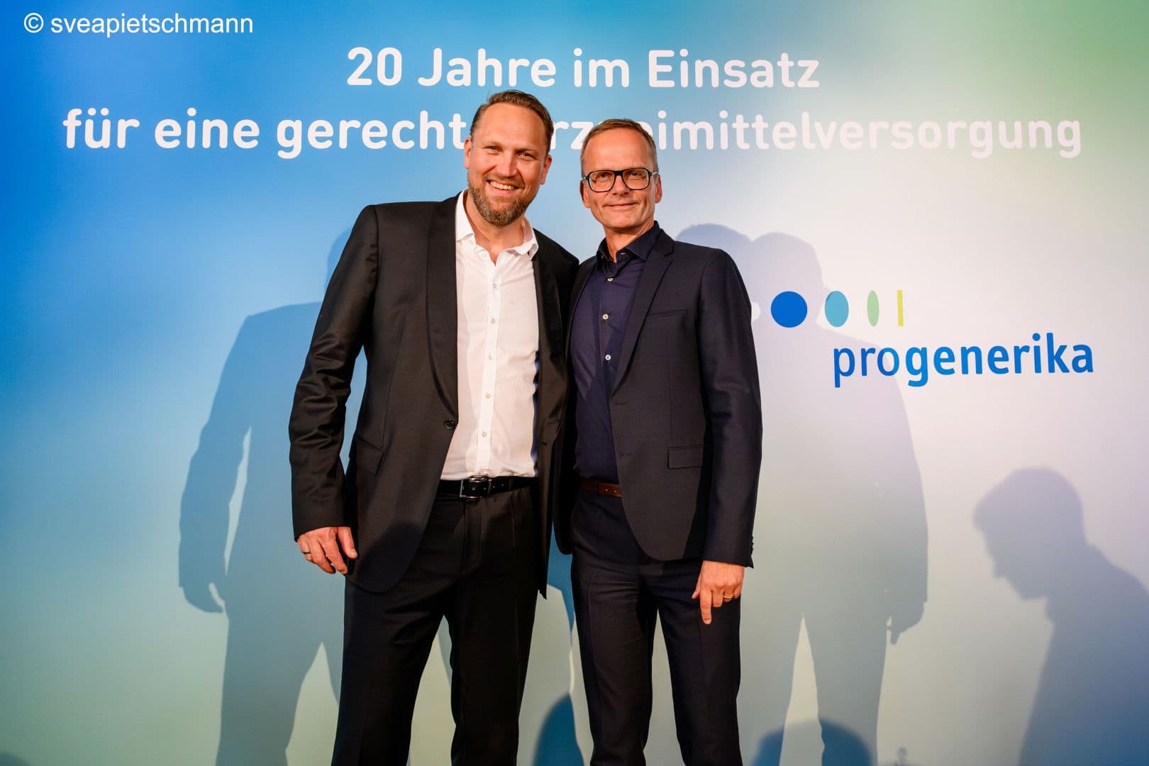 Der amtierende Vorsitzende von Pro Generika Andreas Burkhardt (l.) mit seinem Geschäftsführer Bork Bretthauer