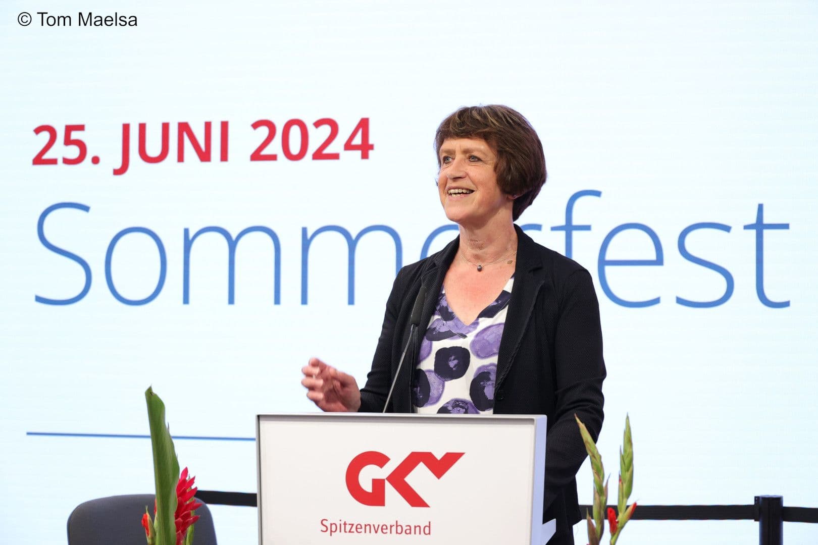 Doris Pfeiffer, Vorstandsvorsitzende des GKV-SV, geht in ihrer Rede mit den politischen Vorhaben hart ins Gericht.