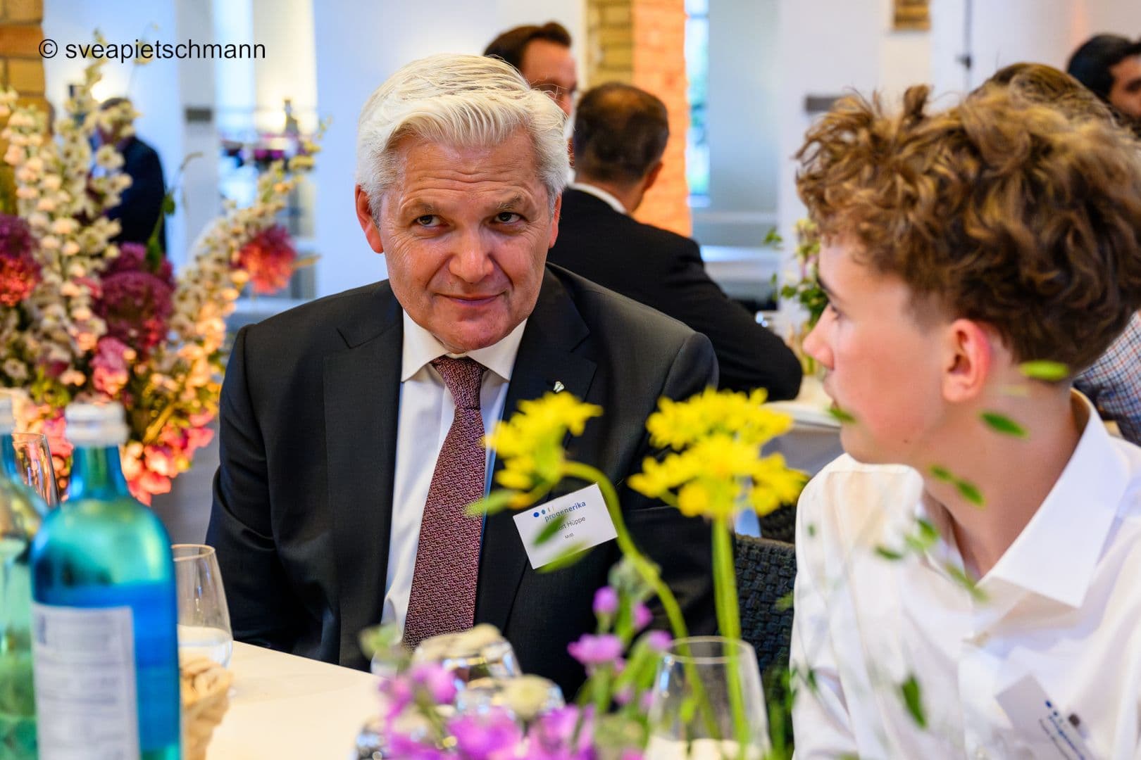 Hubert Hüppe MdB (CDU) mit Blumen