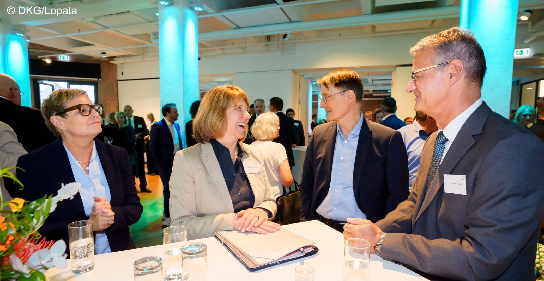 Wer schaut wohl wen an? Staatssekretärin Sabine Dittmar (BMG), GMK-Vorsitzende Kerstin von der Decken (Schleswig-Holstein), Bundesgesundheitsminister Karl Lauterbach, DKG-Vorstandsvorsitzender Gerald Gaß