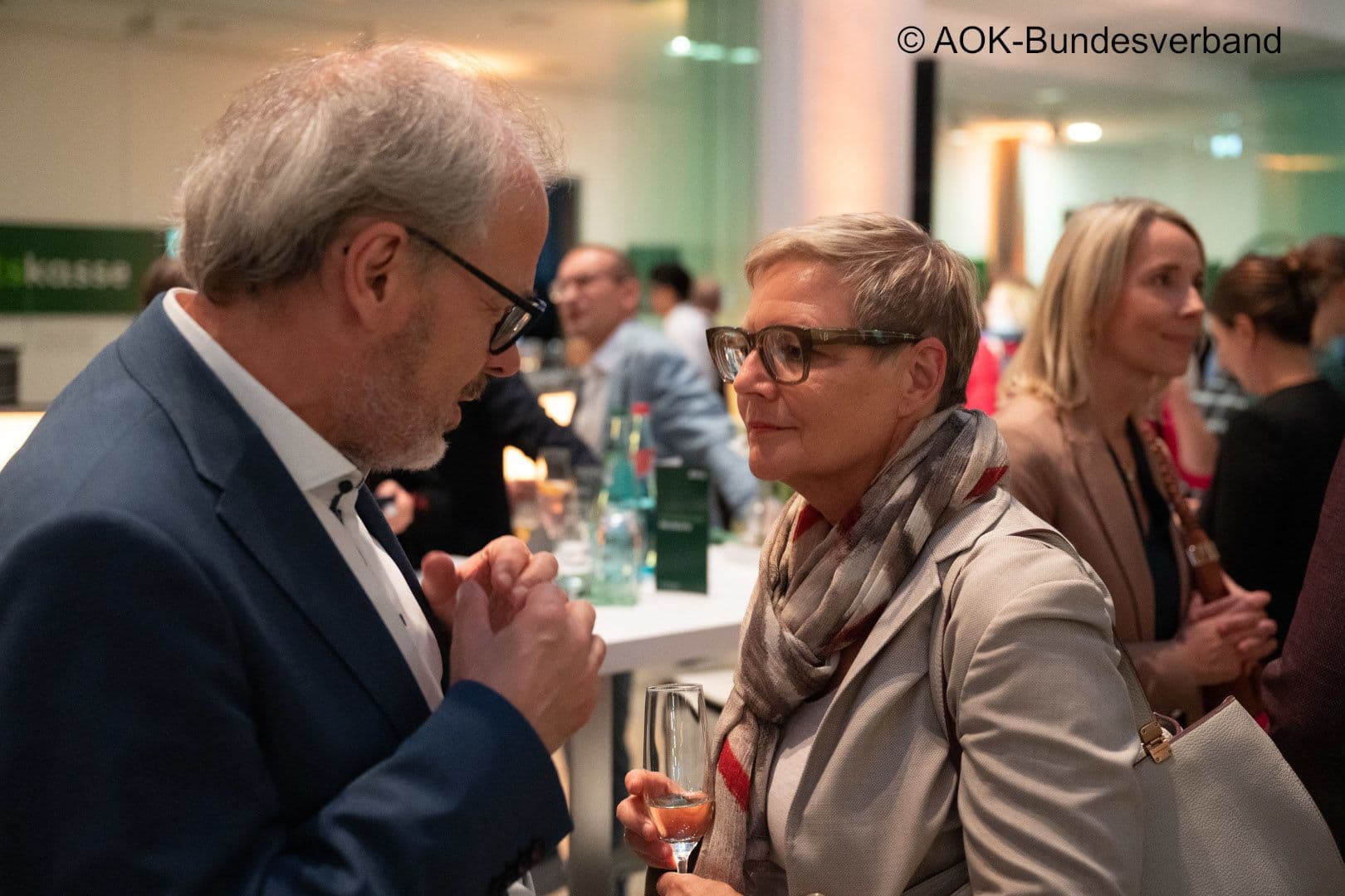 Dominik Schirmer (AOK Bayern) und BMG-Staatssekretärin Sabine Dittmar