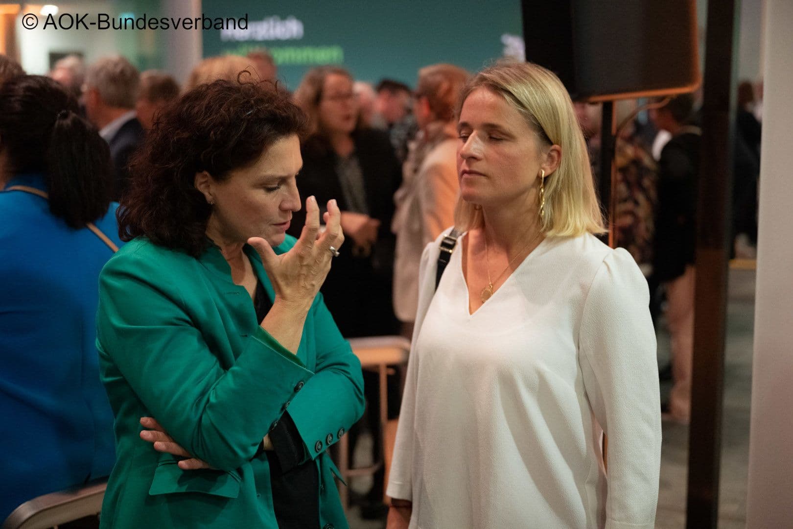 Im angeregten Gespräch: Carola Reimann (AOK-BV) mit Verena Bentele (VdK) (r.)