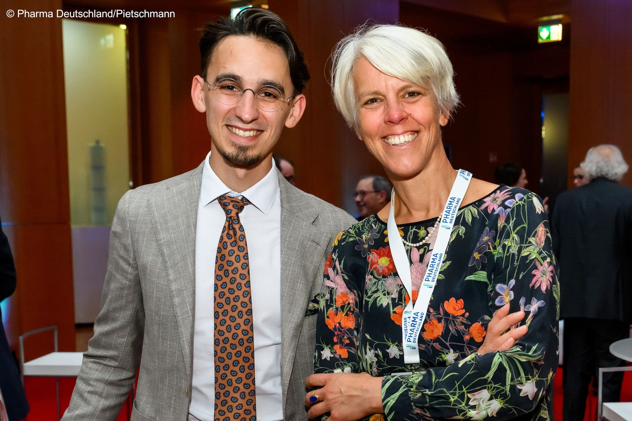 Tommy Ruppel (Rote Liste Service) mit Kerstin Dobers (Fraunhofer IML)