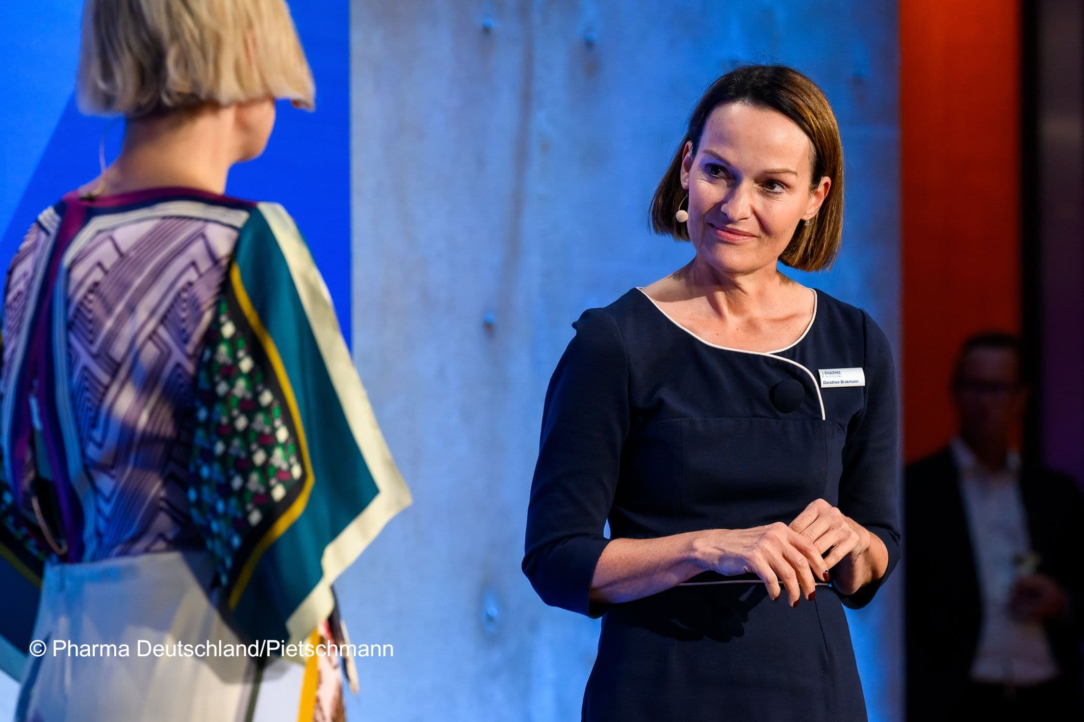 Hauptgeschäftsführerin Dorothee Brakmann (Pharma Deutschland) gibt Rede und Antwort.