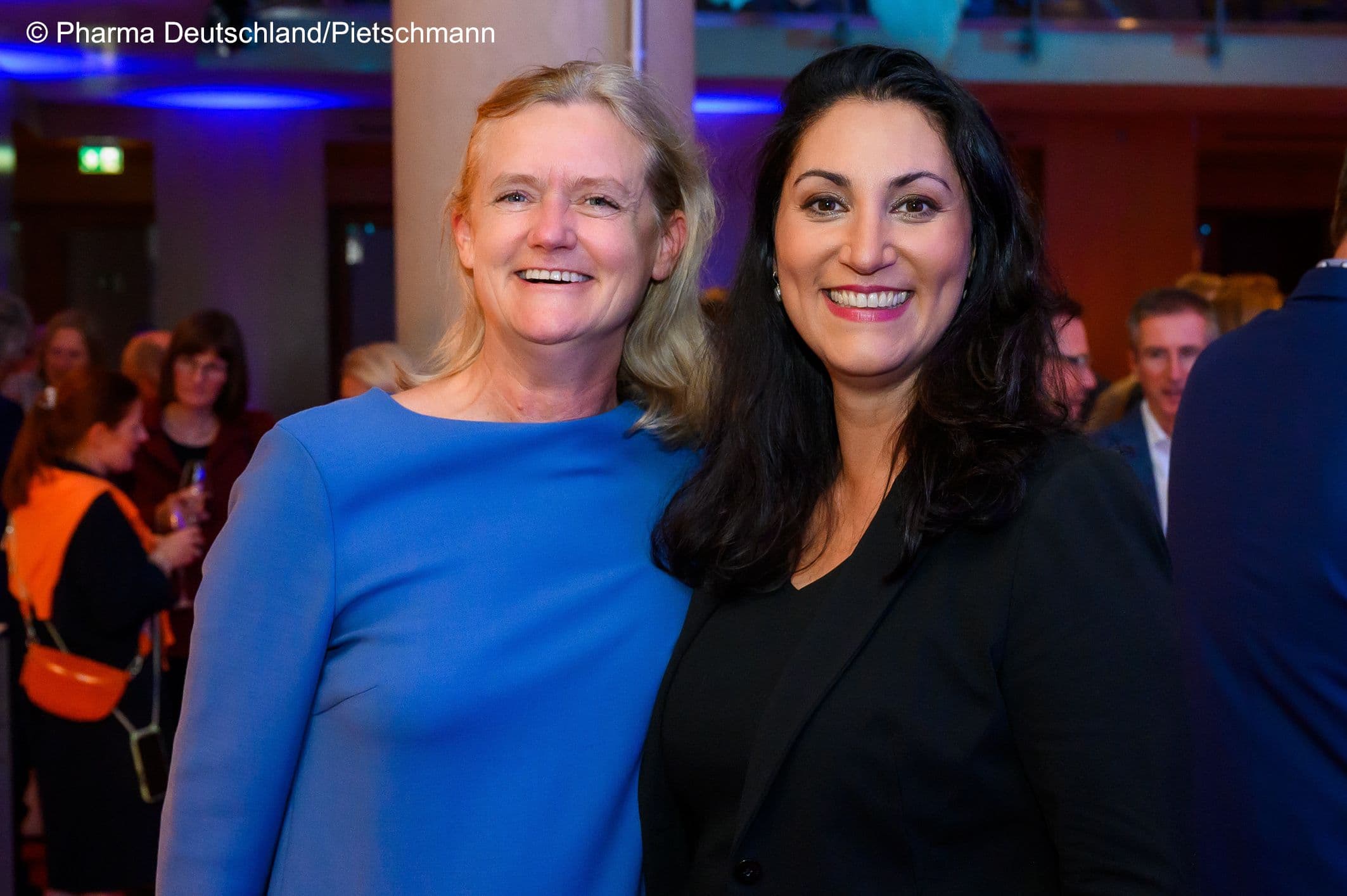 Verstehen sich blendend: Babette Reiken (Pohl-Boskamp) (l.) und  Sarah Saeidy-Nory (VCI Landesverband Nord)