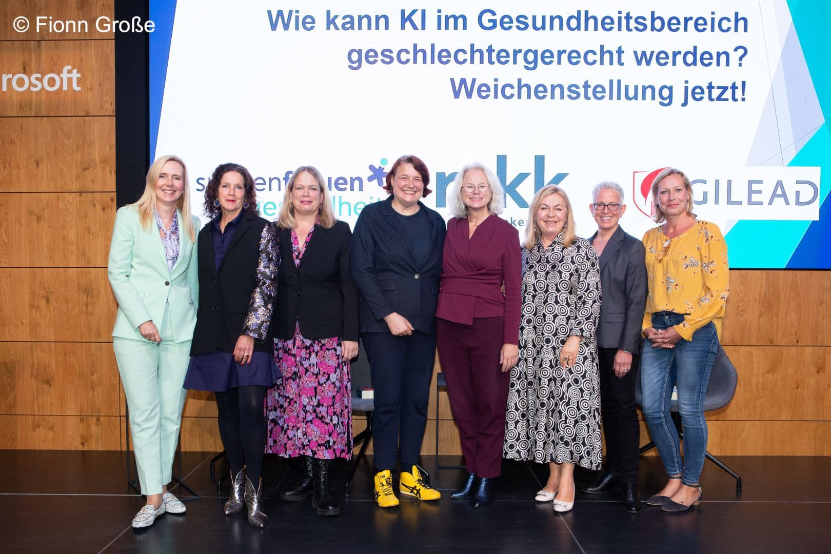 Die Macherinnen des parlamentarischen Abends: Rebecca Otto, Cornelia Wanke (beide Spitzenfrauen Gesundheit), BMG-Staatssekretärin Antje Draheim, Turu Stadler (Charité), Kirsten Kappert-Gonther MdB (Grüne), Andrea Galle (mkk), Brigitte Strahwald (LMU München), Nicole Stelzner (Gilead Sciences) (v.l.n.r.)
