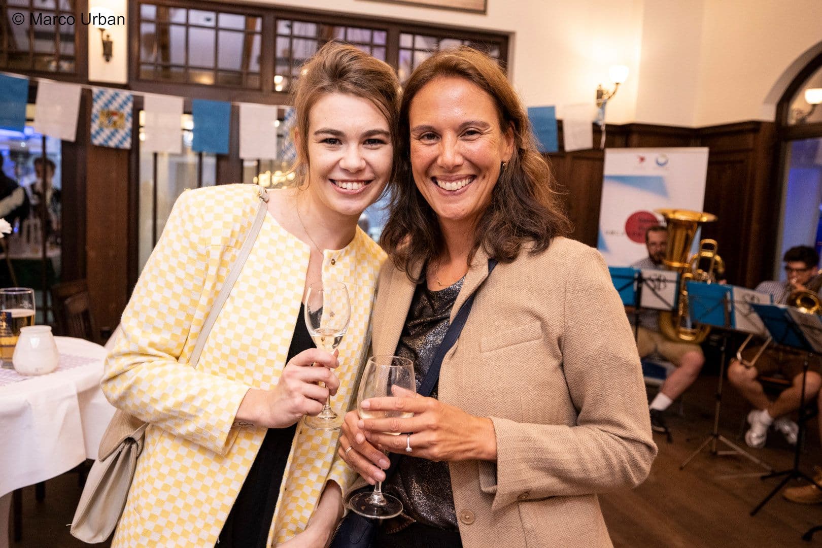 Ronja von Rönne (Schriftstellerin) (l.), Jessica Hanneken (BFS health finance)