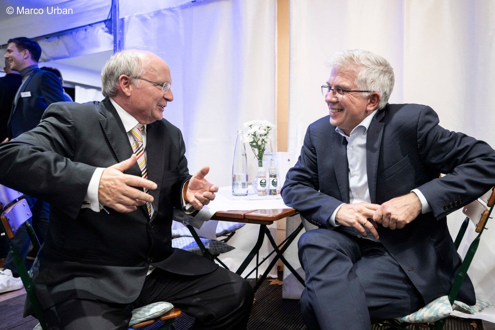 Volker Amelung (MHH) (l.) im Gespräch mit  Andrew Ullmann MdB (FDP)