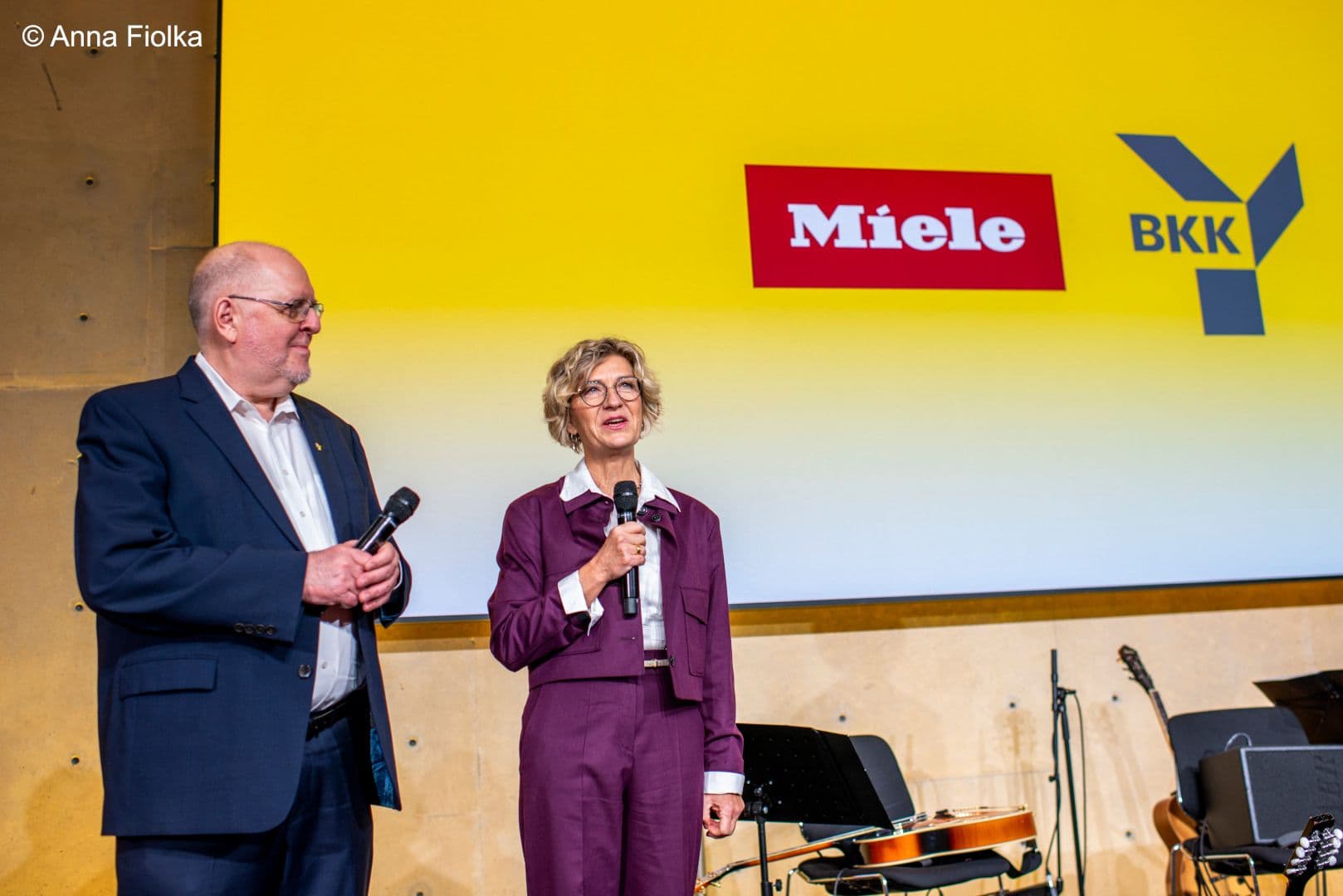 Der Vorstand des BKK Dachverbandes freut sich über einen gut gefüllten parlamentarischen Abend: Anne-Kathrin Klemm (r.) und Franz Knieps.