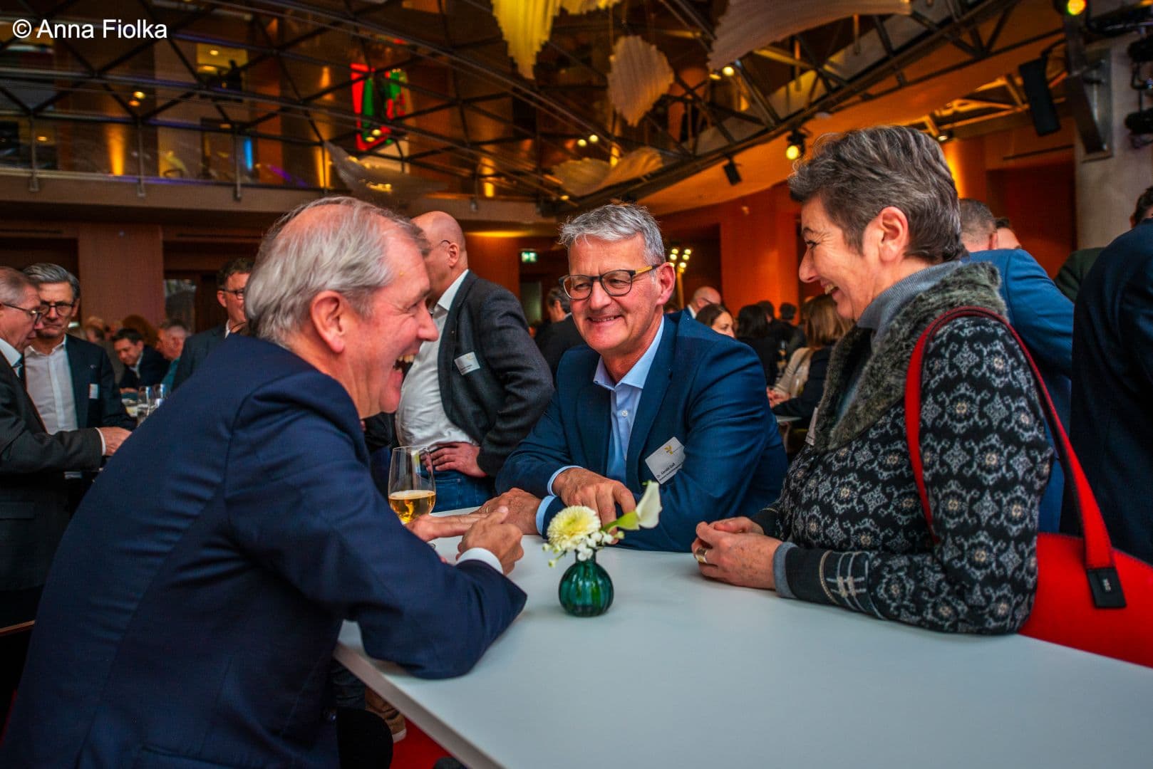 Wer lacht aus vollem Herzen, und wer macht gute Miene mit Blick auf das KHVVG: Jens Scholz (VUD), Gerald Gaß (DKG), Sylvia Bühler (verdi) (v.l.n.r.)