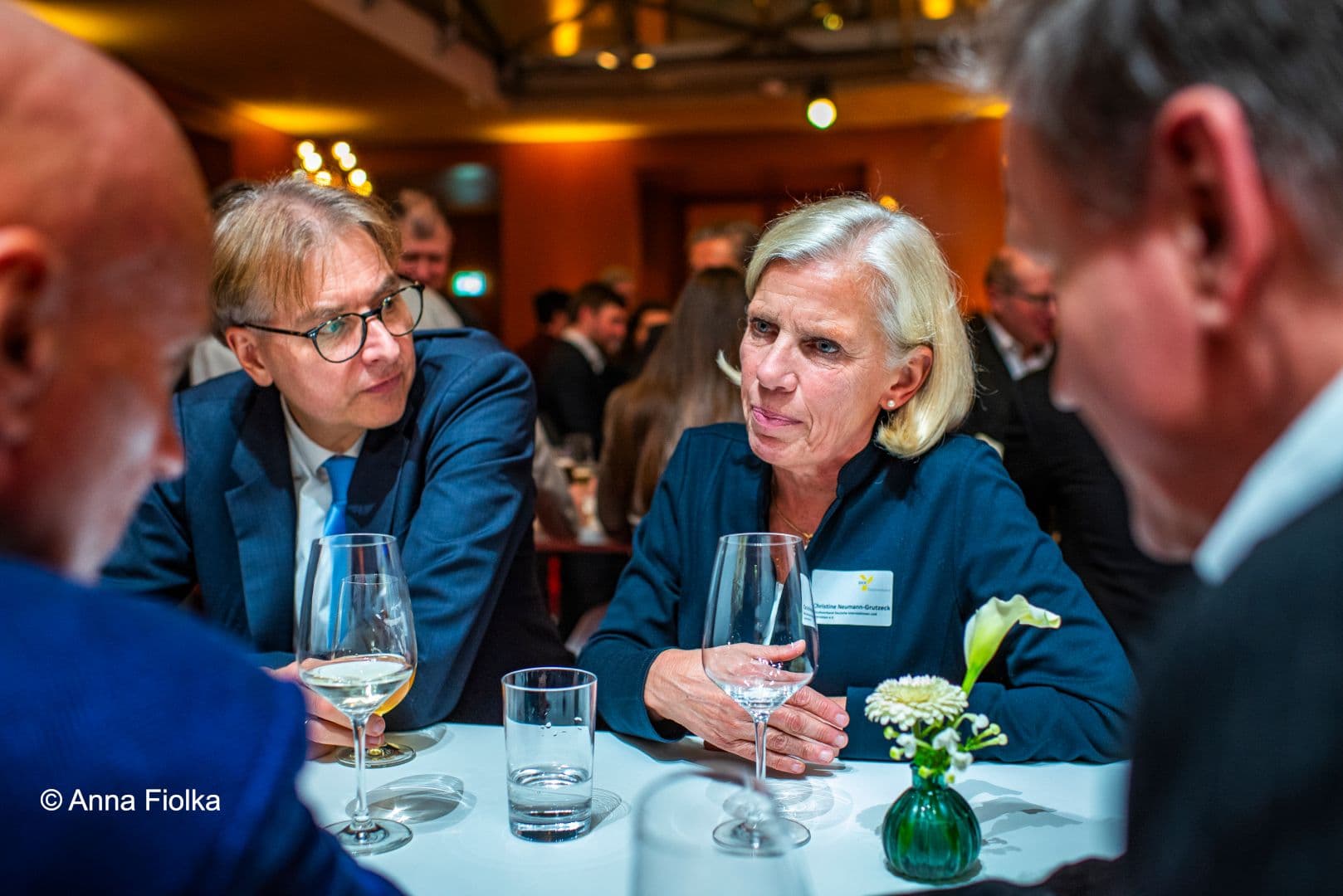 Christine Neumann-Grutzeck (BDI) mit Andreas Krokotsch (MD Nord) (l.)