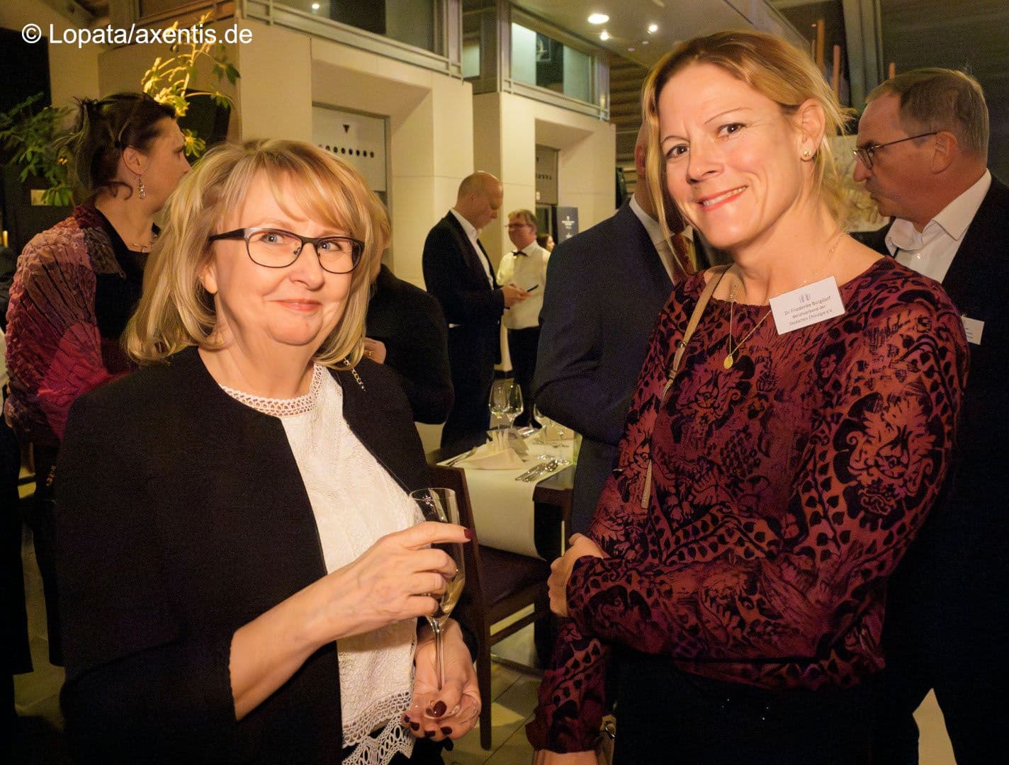 Christiane Wessel (KV Berlin) (l.) mit Friederike Burgdorf (BDC)