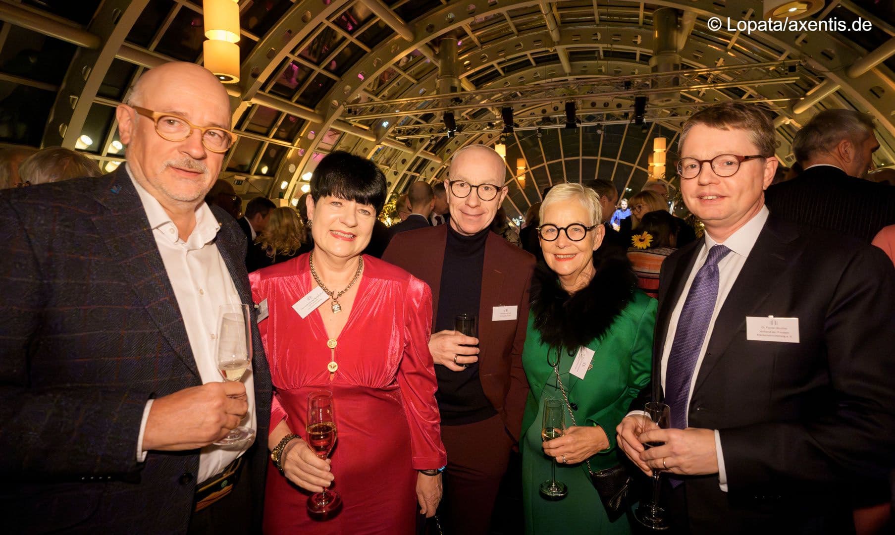 Buntes Miteinander: Dirk Heinrich (Virchowbund), Christine Aschenberg-Dugnus MdB (FDP), Klaus Greppmair (Virchowbund), Ellen Lundershausen (BÄK), Florian Reuther (PKV-Verband) (v.l.n.r.)