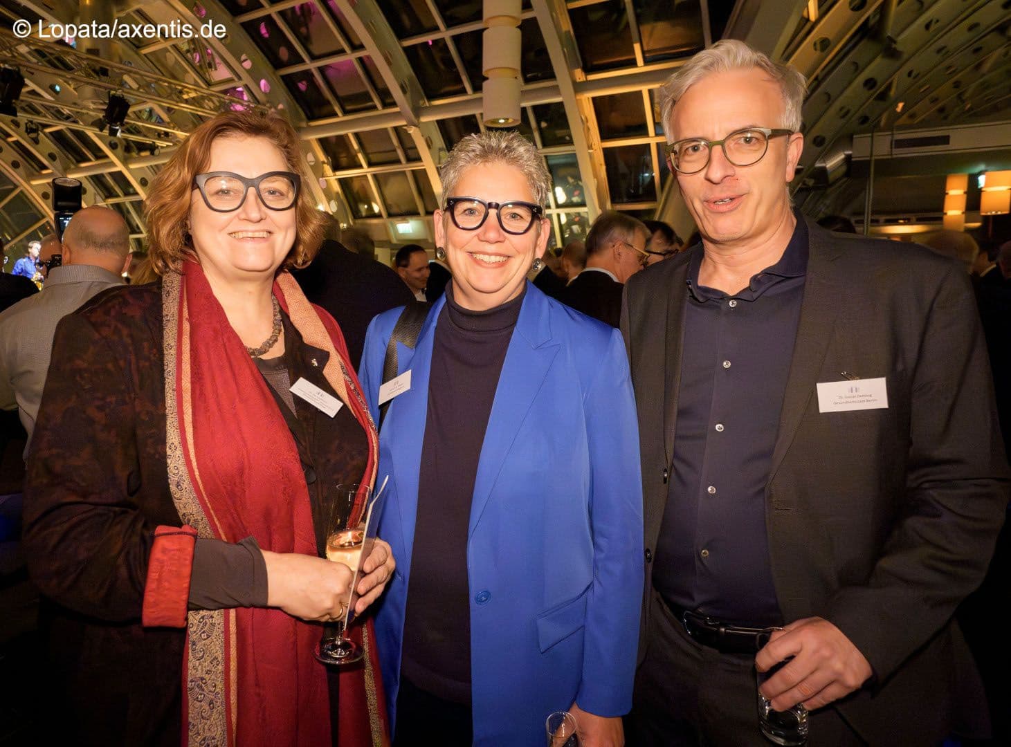 Berlins Wissenschaftssenatorin Ina Czyborra mit Christine Vogler (DPR) und Daniel Dettling (Gesundheitsstadt Berlin) (v.l.nr.)