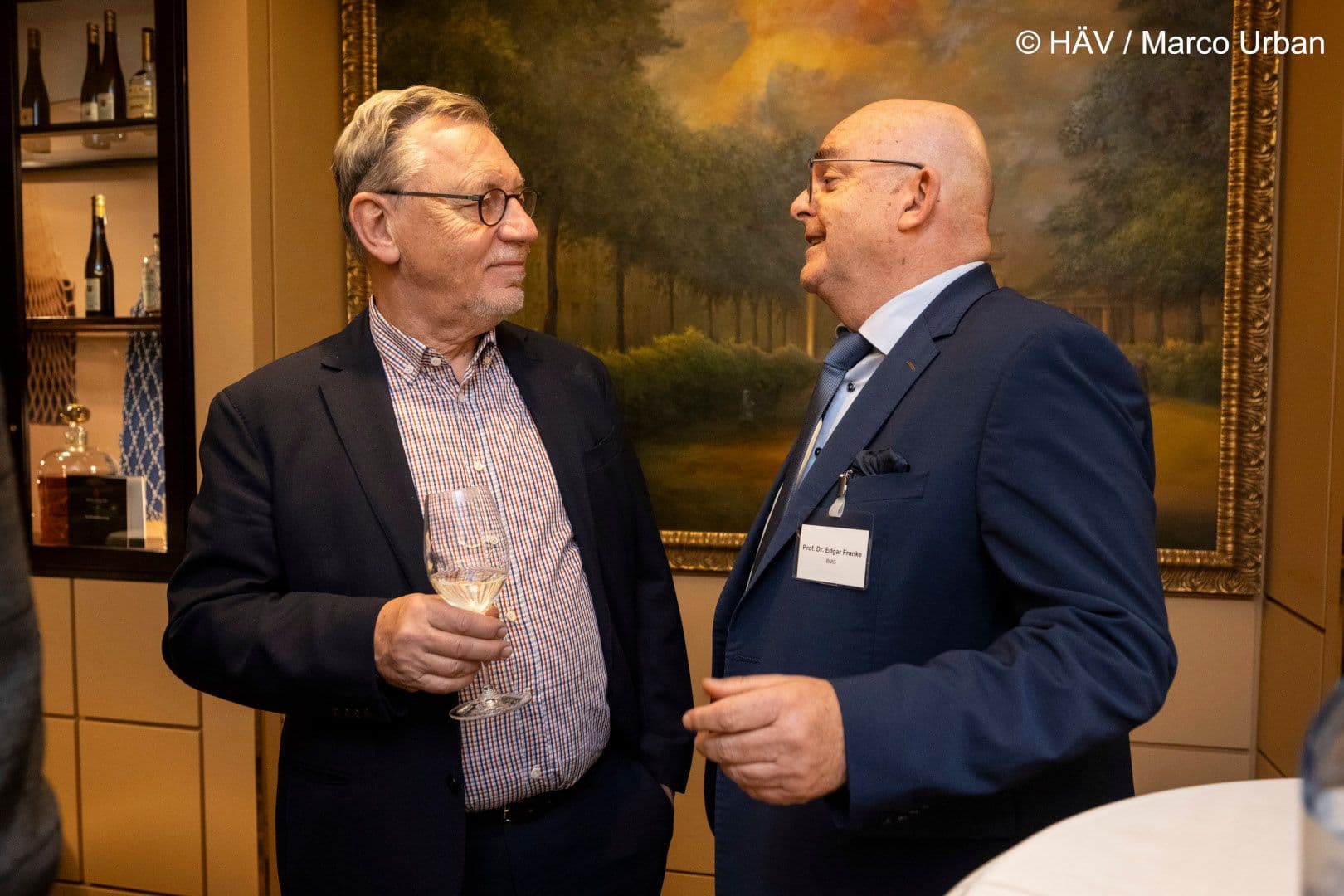 Zwei alte Hasen der Gesundheitspolitik sind Ulrich Weigeldt (Hausärztinnen- und Hausärzteverband) (l.) und BMG-Staatssekretär Edgar Franke.