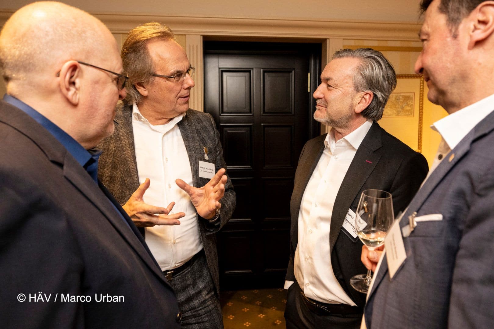 Zuhören ist angesagt: Franz Knieps (BKK DV), Bernd Halbe (Dr. Halbe Rechtsanwälte), Thomas Bahr (RG20), 
Thomas Bodmer (DAK-Gesundheit) (v.l.n.r.)
