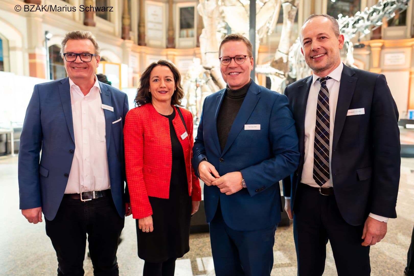 Tino Sorge MdB (CDU) (2.v.r.) mit Christoph Benz, Romy Ermler und Konstantin Laffert (alle BZÄK) (v.l.n.r.)
